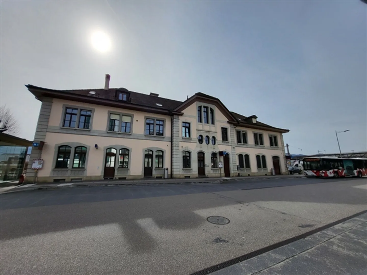 Idealer Bürostandort am Bahnhof Delémont - Foto 3 von 11