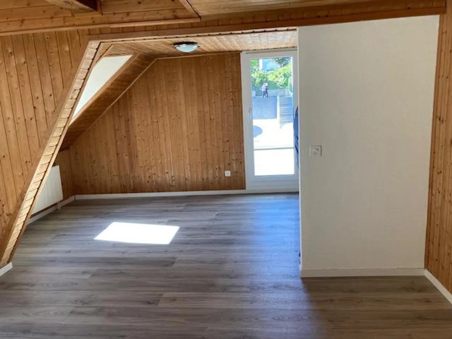 Appartement sous les combles fraîchement rénové - Photo 5 sur 6