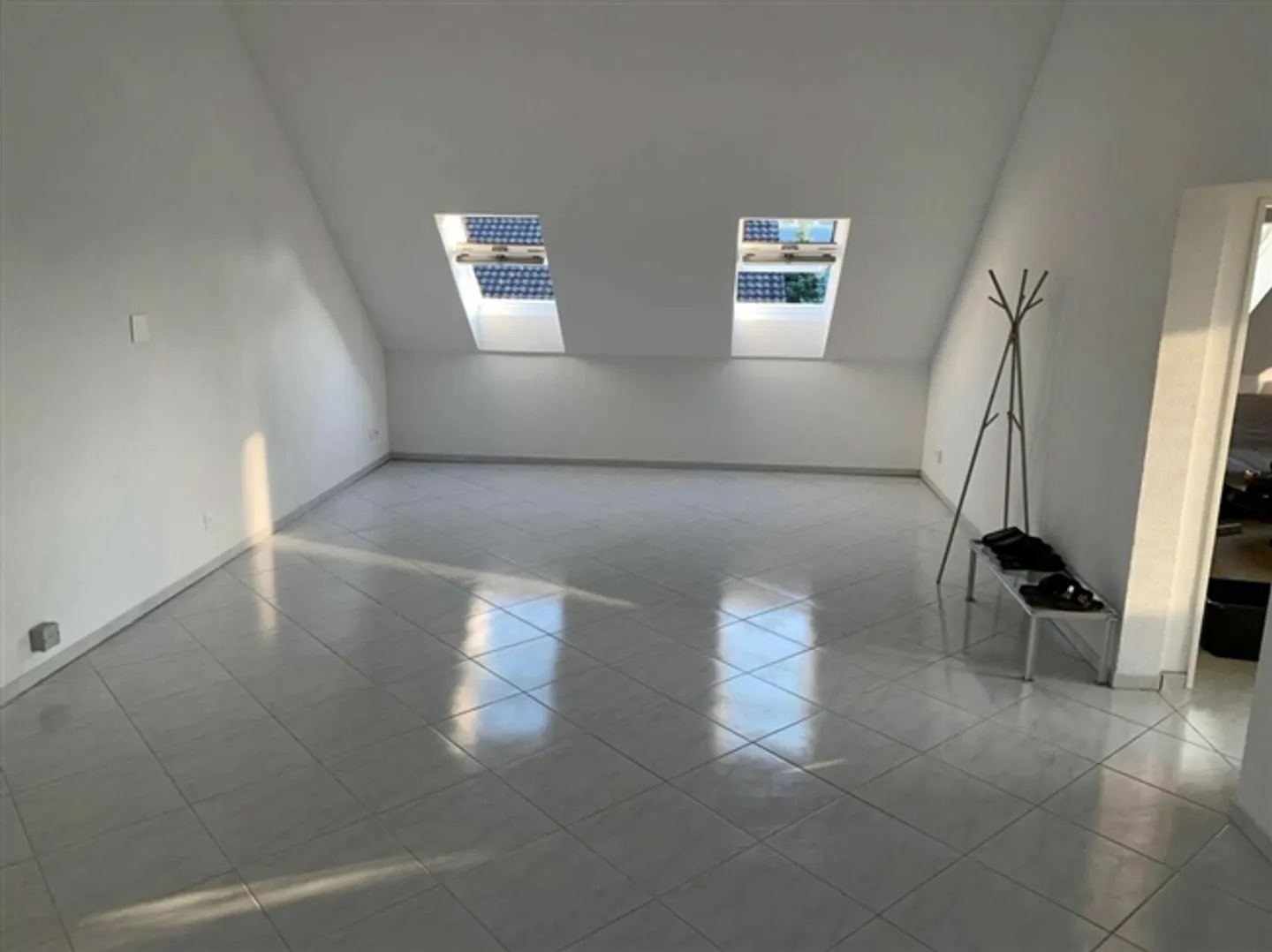 Salle de loisirs/bureau ou d'artisanat de haute qualité (bien éclairée) - Photo 5 sur 9