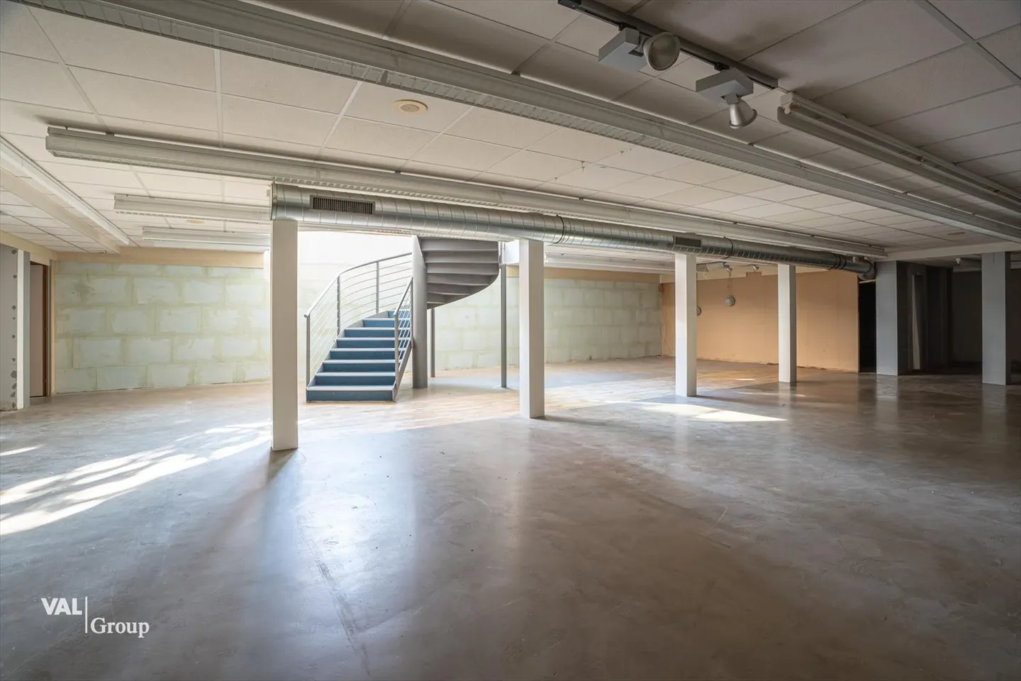 Spazio commerciale in posizione privilegiata - Foto 7 di 11