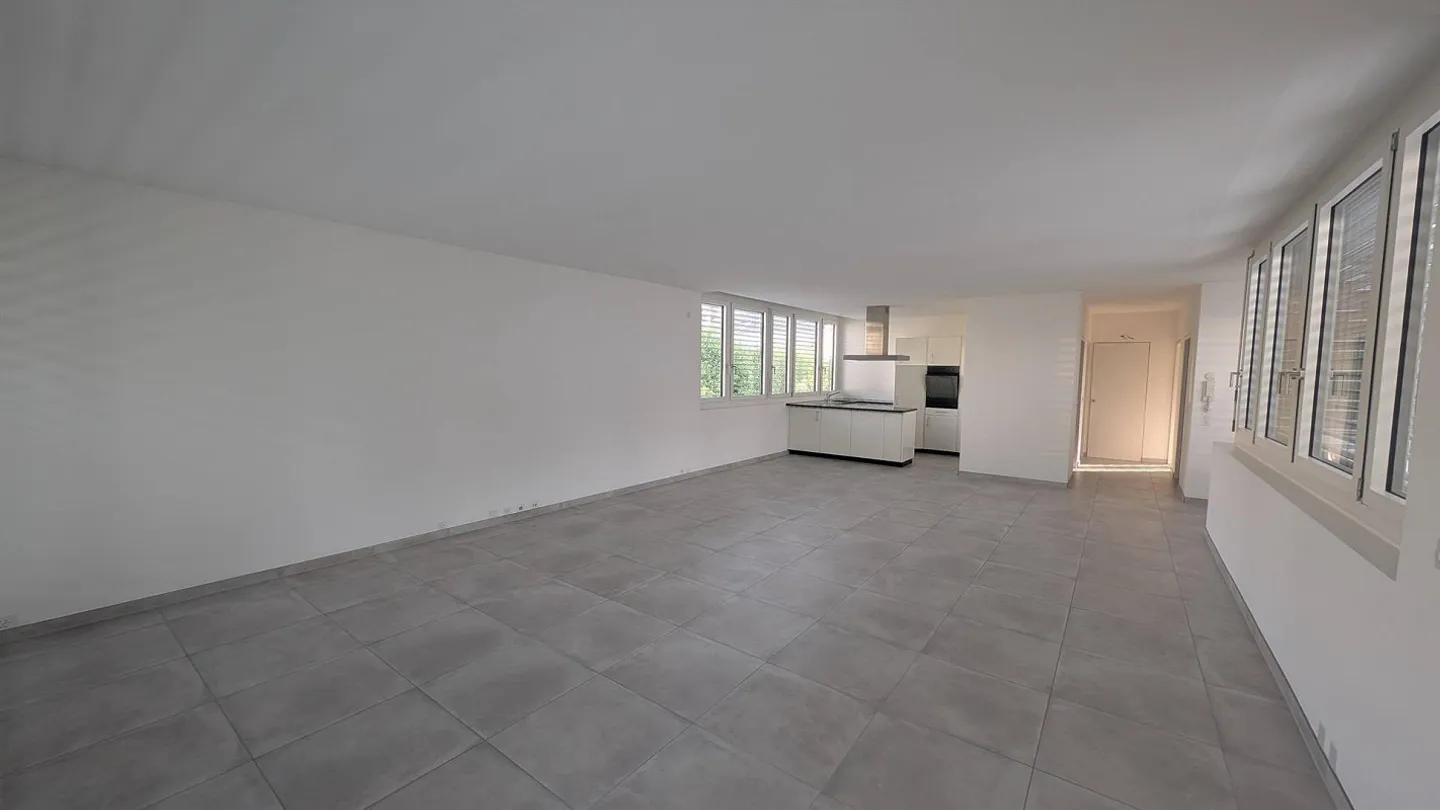Appartement exclusif de 3,5 pièces avec loggia - Photo 2 sur 8