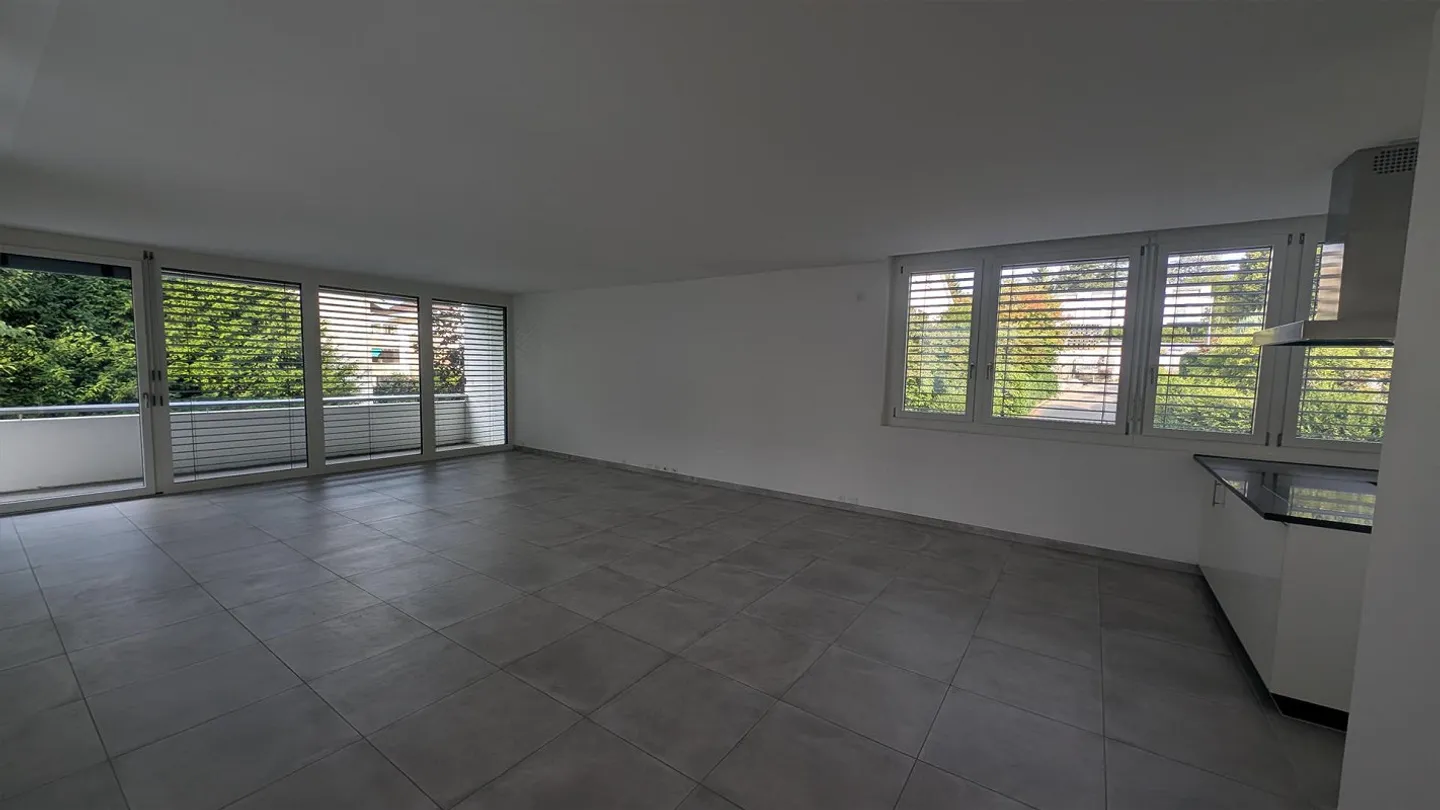 Appartement exclusif de 3,5 pièces avec loggia - Photo 3 sur 8