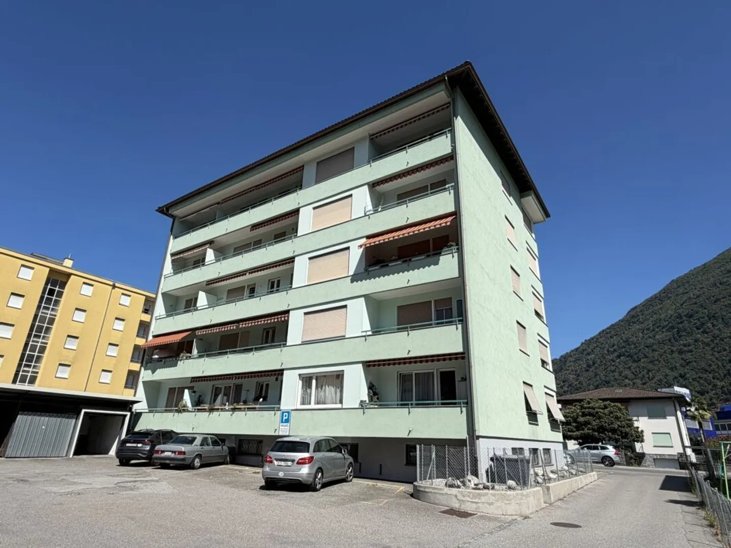 Vendesi a Losone appartamento ad angolo, soleggiato e centrale - Foto 1 di 12