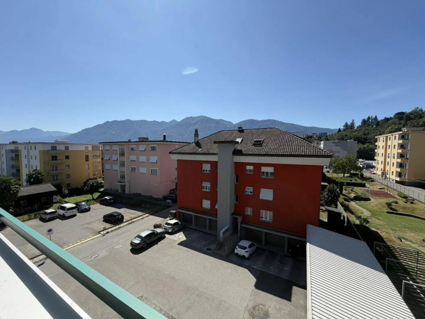 Vendesi a Losone appartamento ad angolo, soleggiato e centrale - Foto 3 di 12