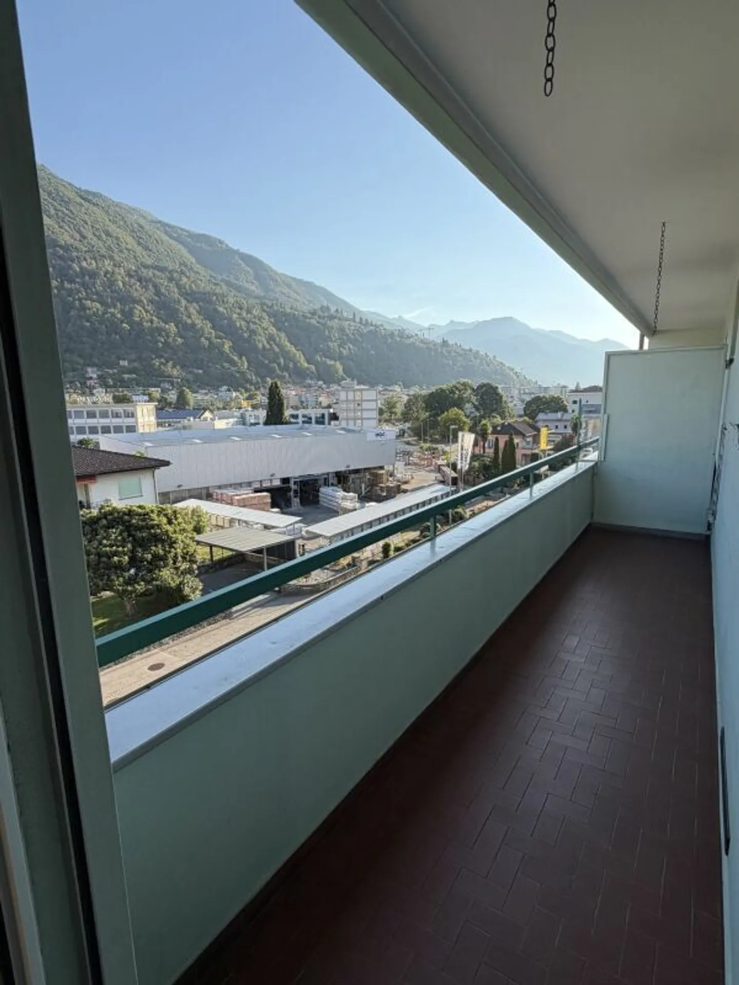 Vendesi a Losone appartamento ad angolo, soleggiato e centrale - Foto 5 di 12