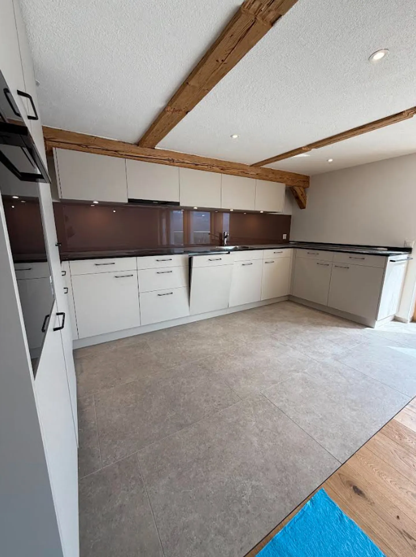 Appartement rénové de 3,5 pièces avec charme historique, Hellbühl - Photo 4 sur 11