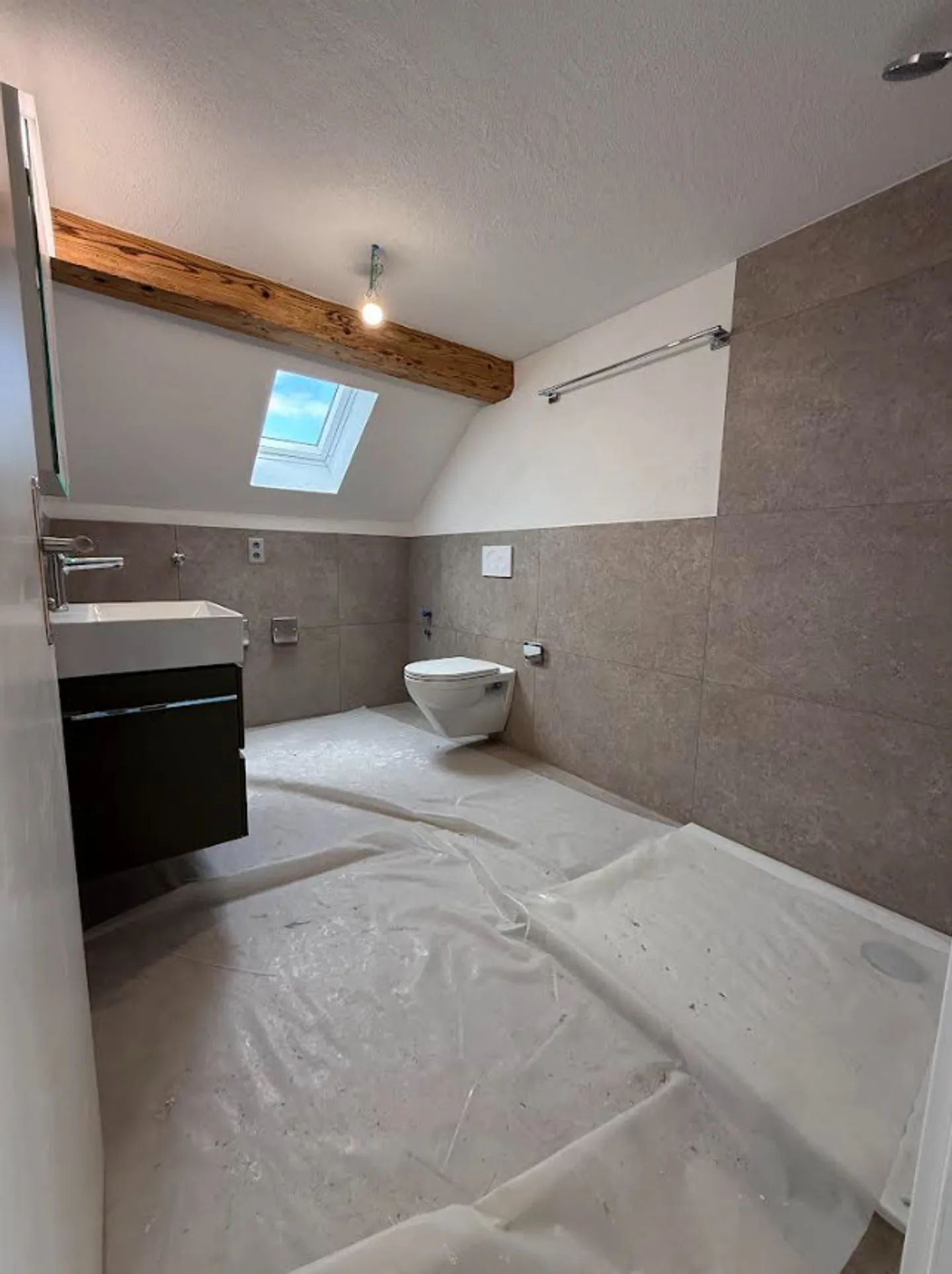 Appartement rénové de 3,5 pièces avec charme historique, Hellbühl - Photo 10 sur 11