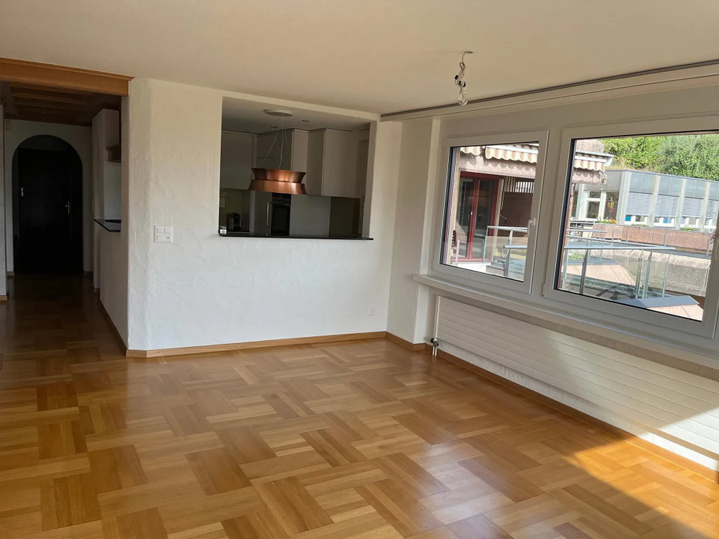 Appartamento spazioso di 4,5 locali appena ristrutturato in affitto - Foto 2 di 11