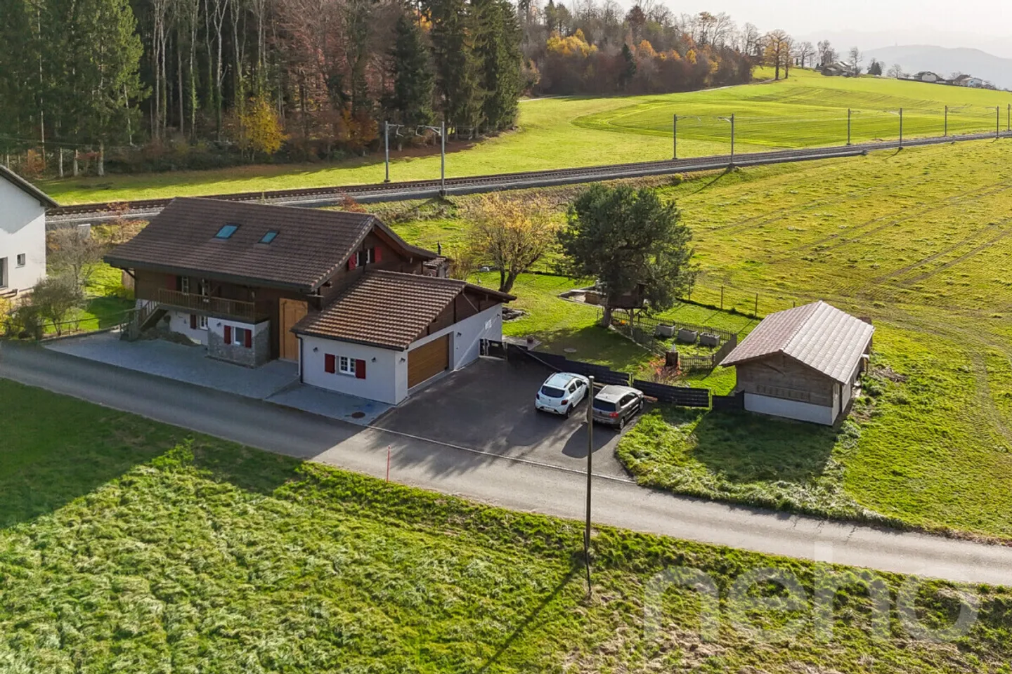 Helles renoviertes Einfamilienhaus mit großem Garten und Garage - Foto 3 von 12