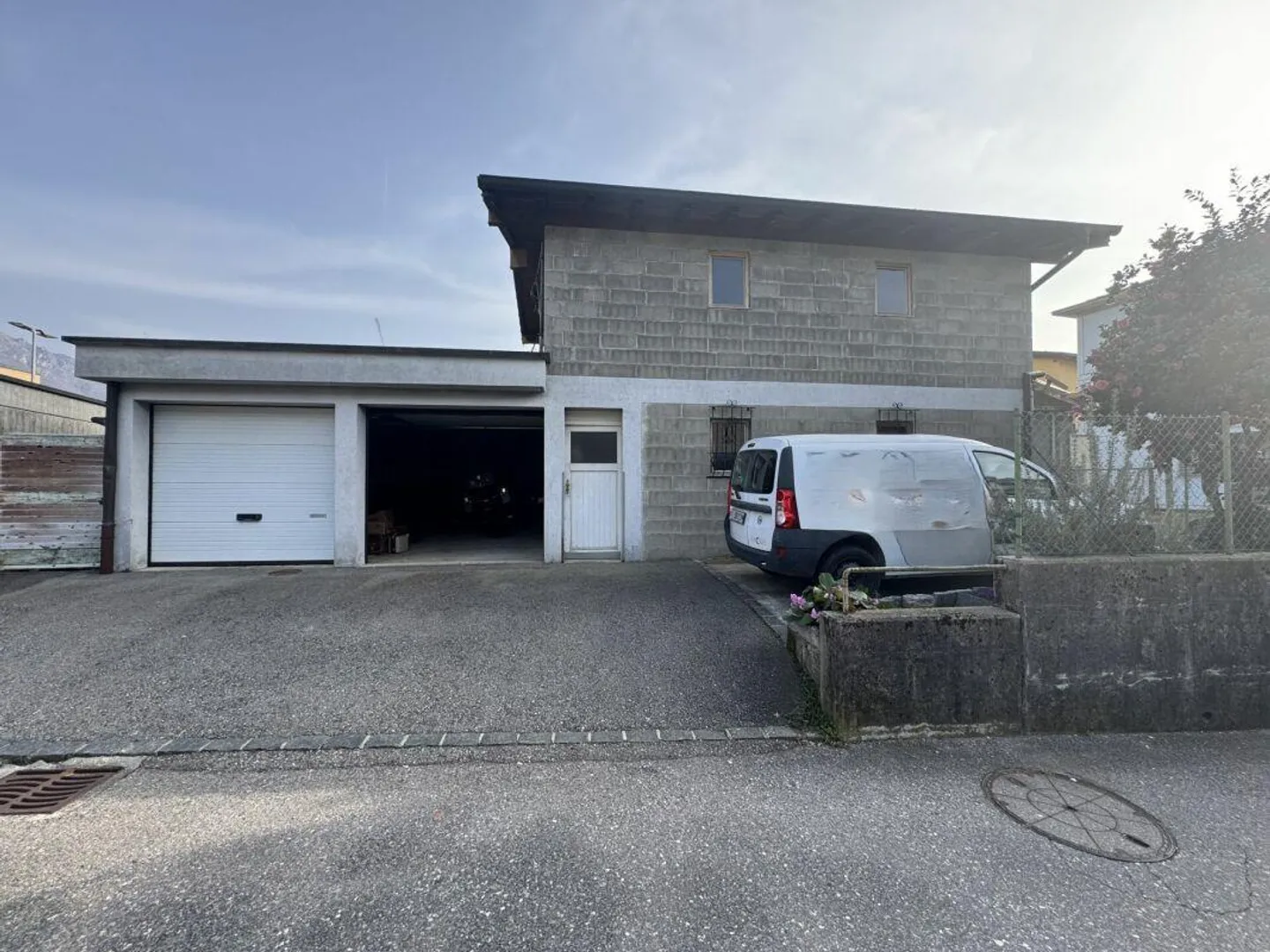 Entrepôt avec 2 garages à vendre - Photo 1 sur 7