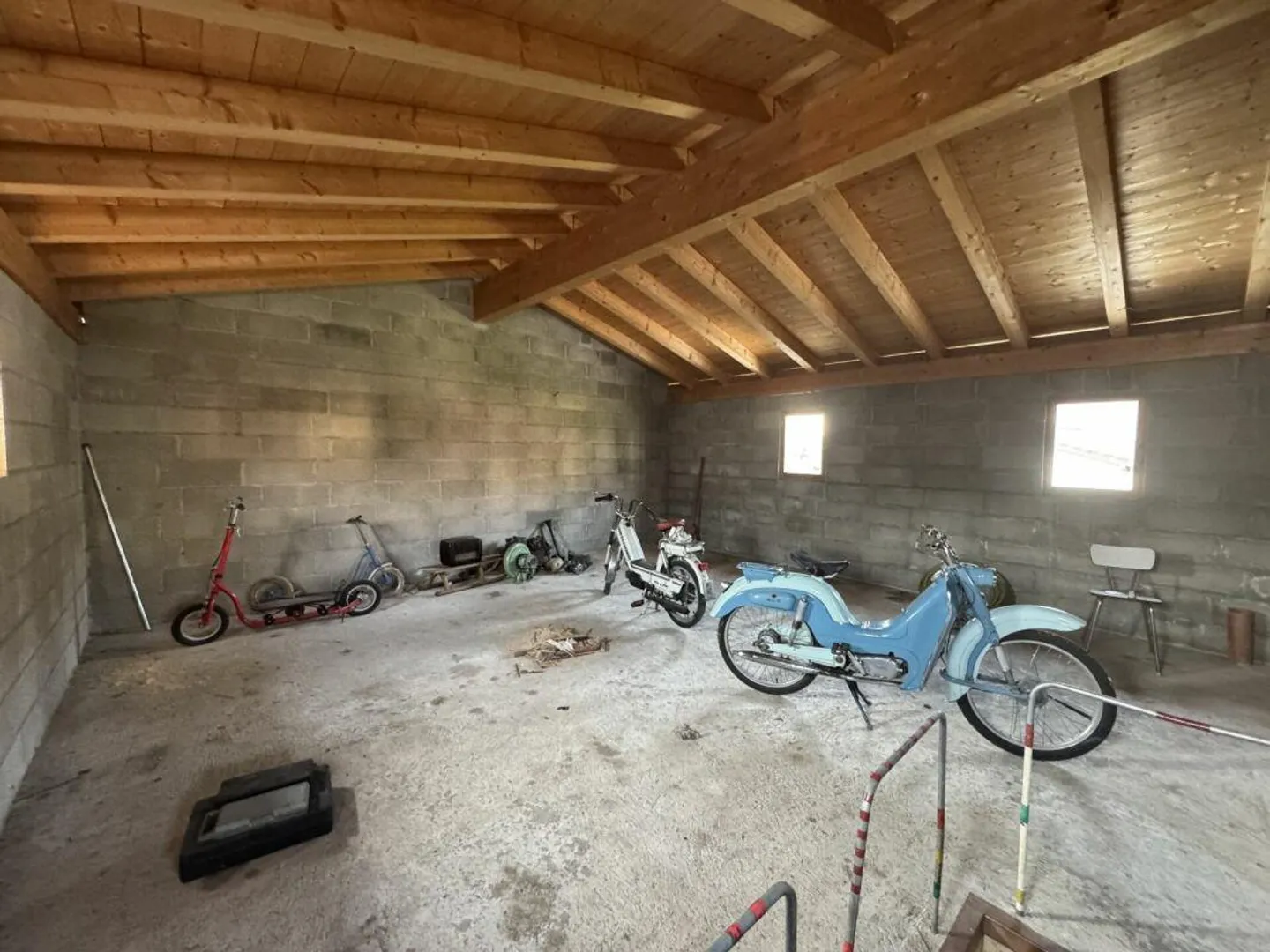 Entrepôt avec 2 garages à vendre - Photo 3 sur 7