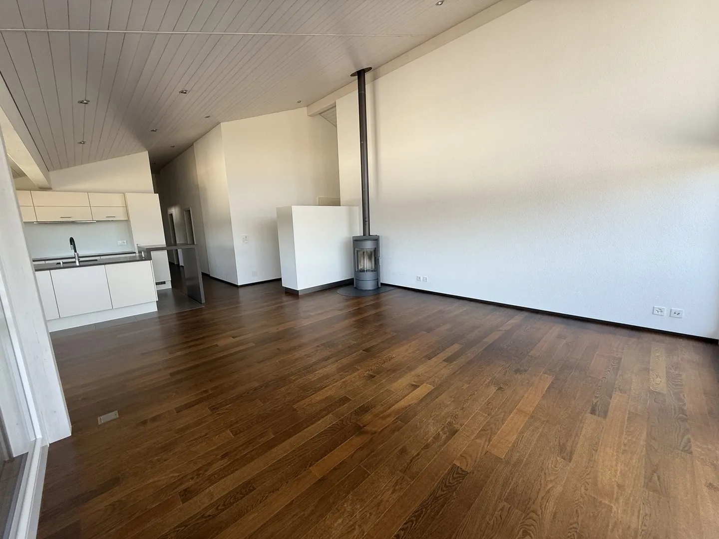 Magnifico Attico di 4.5 Stanze nel Cuore del Villaggio di Echarlens - Foto 3 di 13
