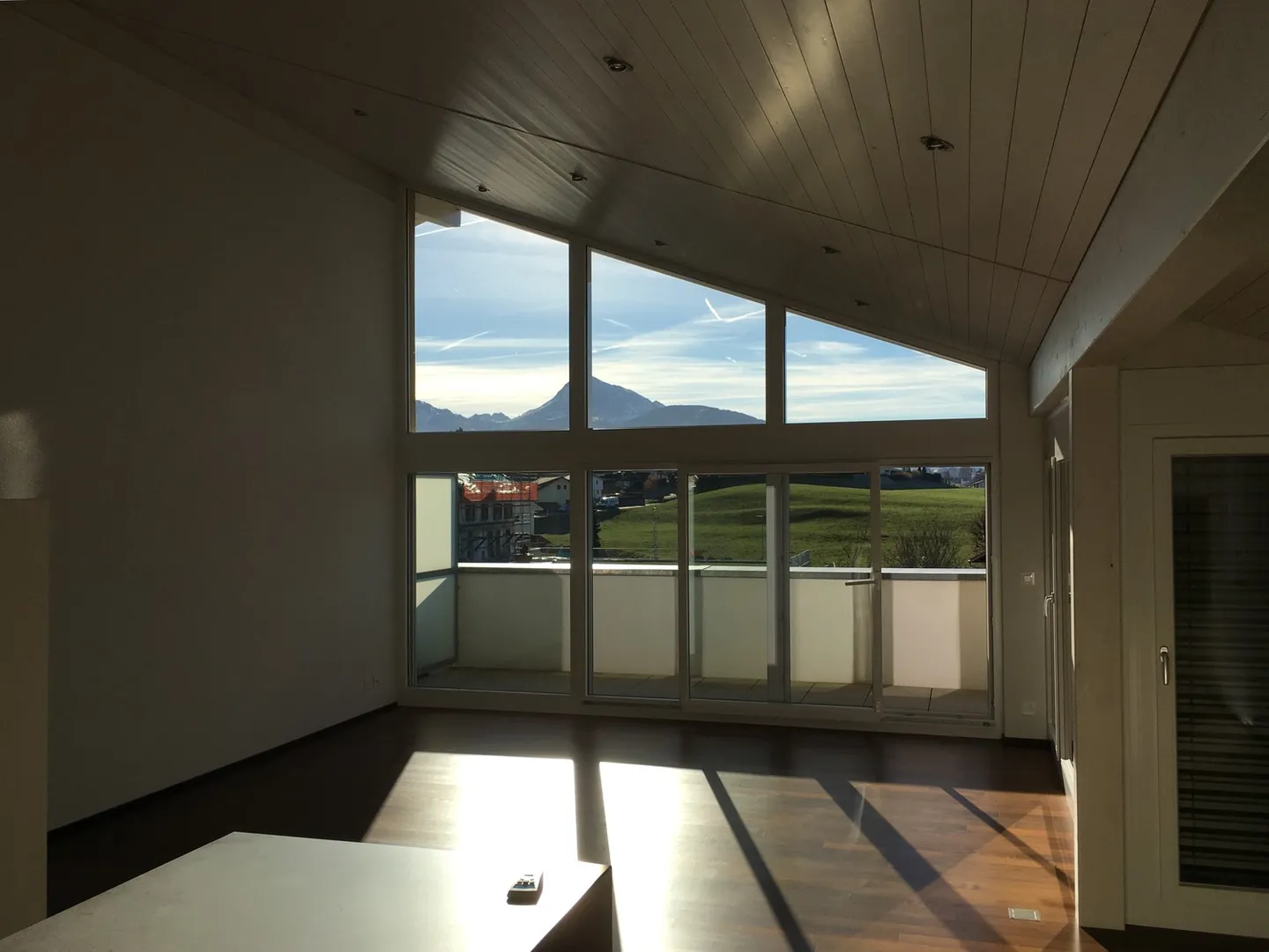 Magnifico Attico di 4.5 Stanze nel Cuore del Villaggio di Echarlens - Foto 5 di 13