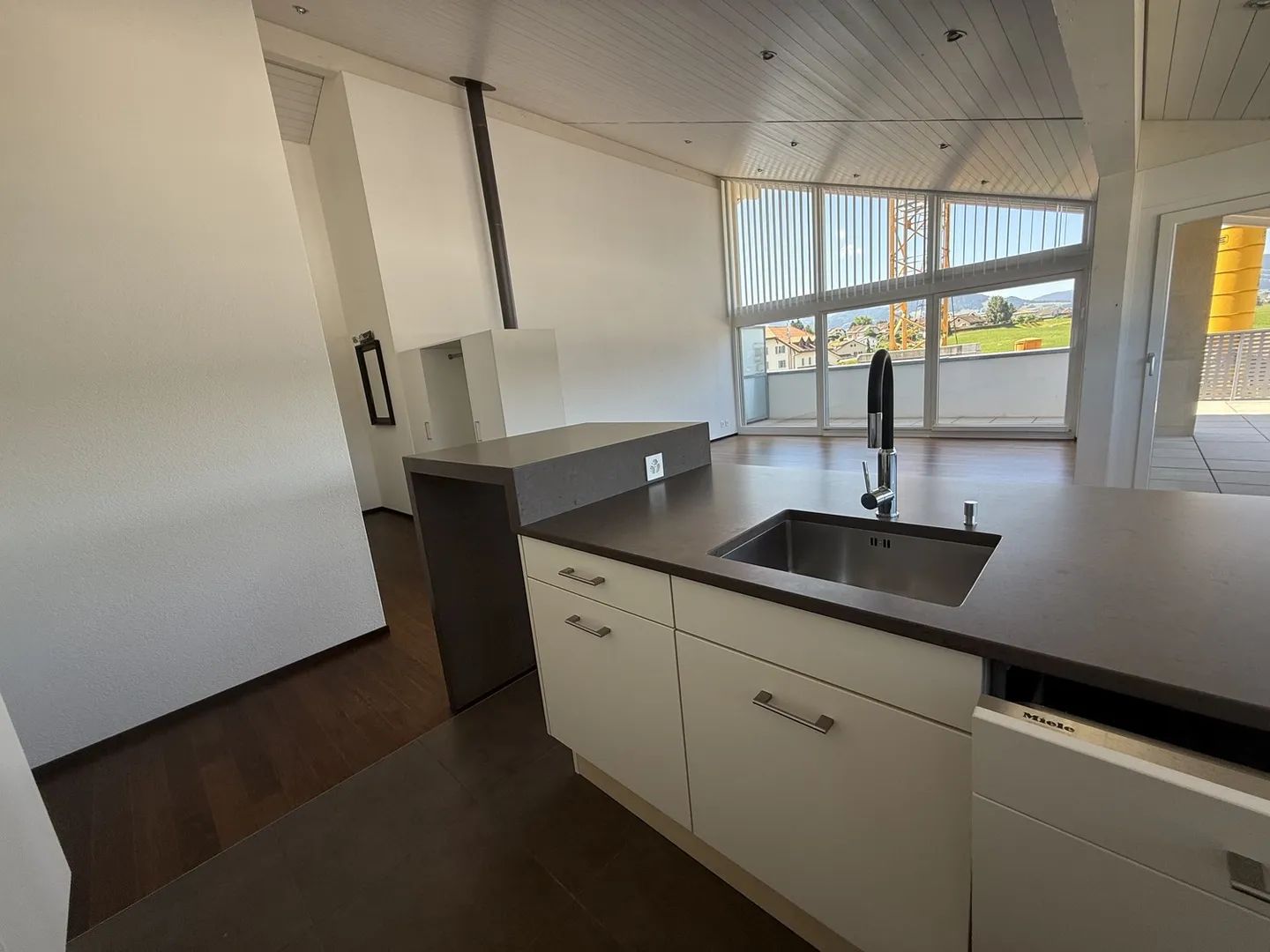 Magnifico Attico di 4.5 Stanze nel Cuore del Villaggio di Echarlens - Foto 10 di 13