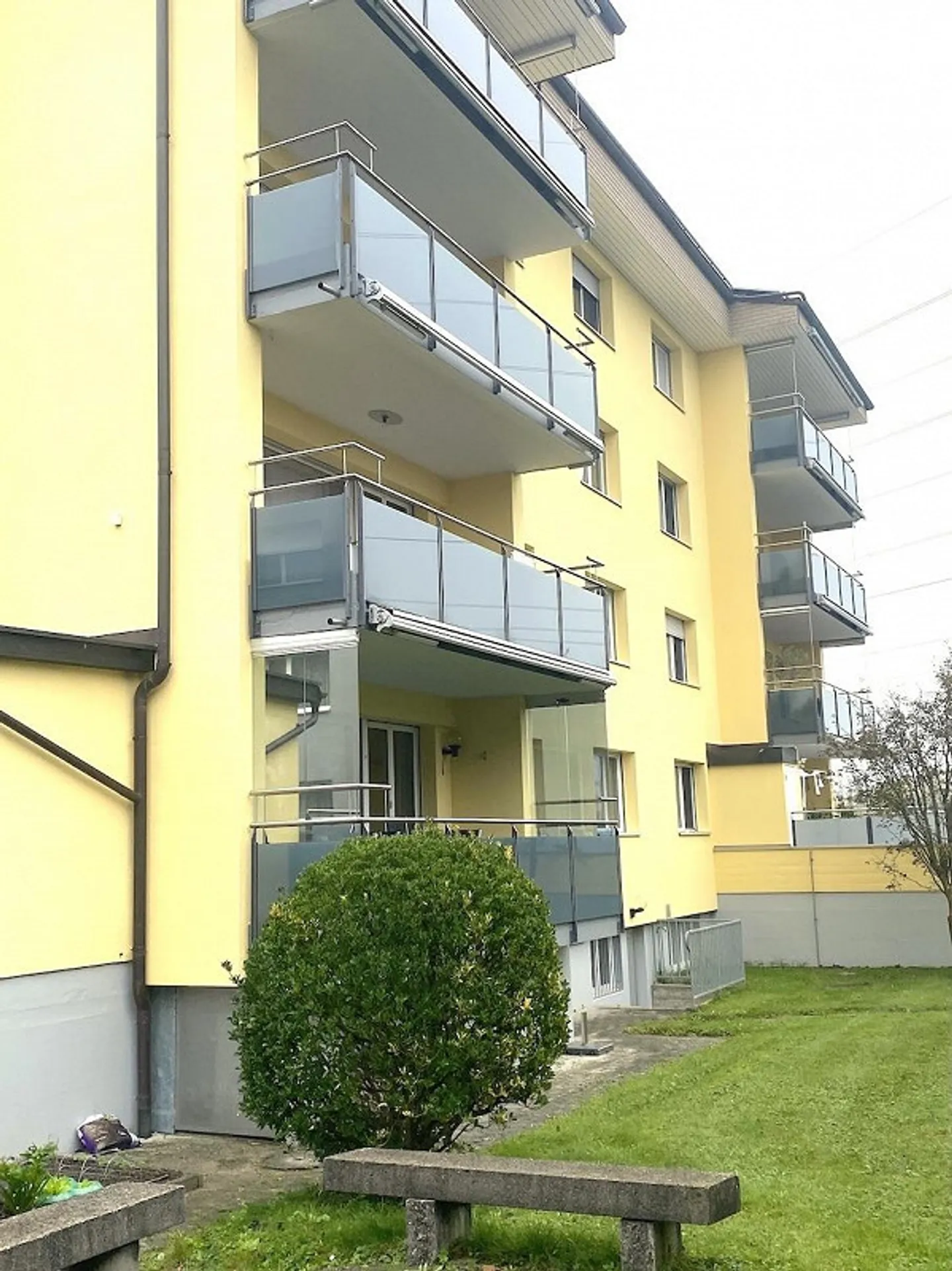 Modern renovated 4.5-room apartment in the best location with a view - Photo 1 of 8