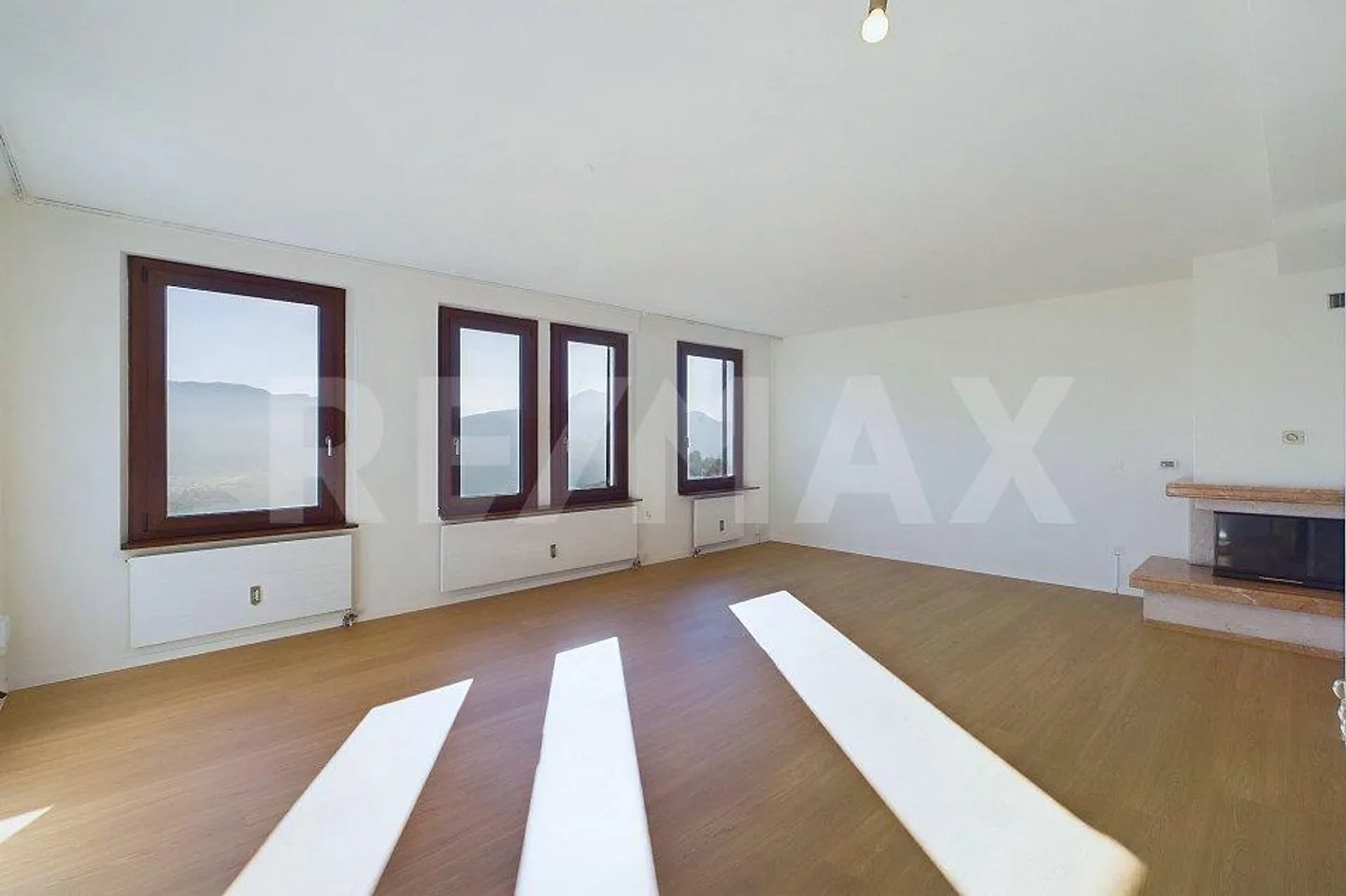 Appartamento 3½ con vista lago in mansarda con terrazza e giardino - Foto 1 di 13