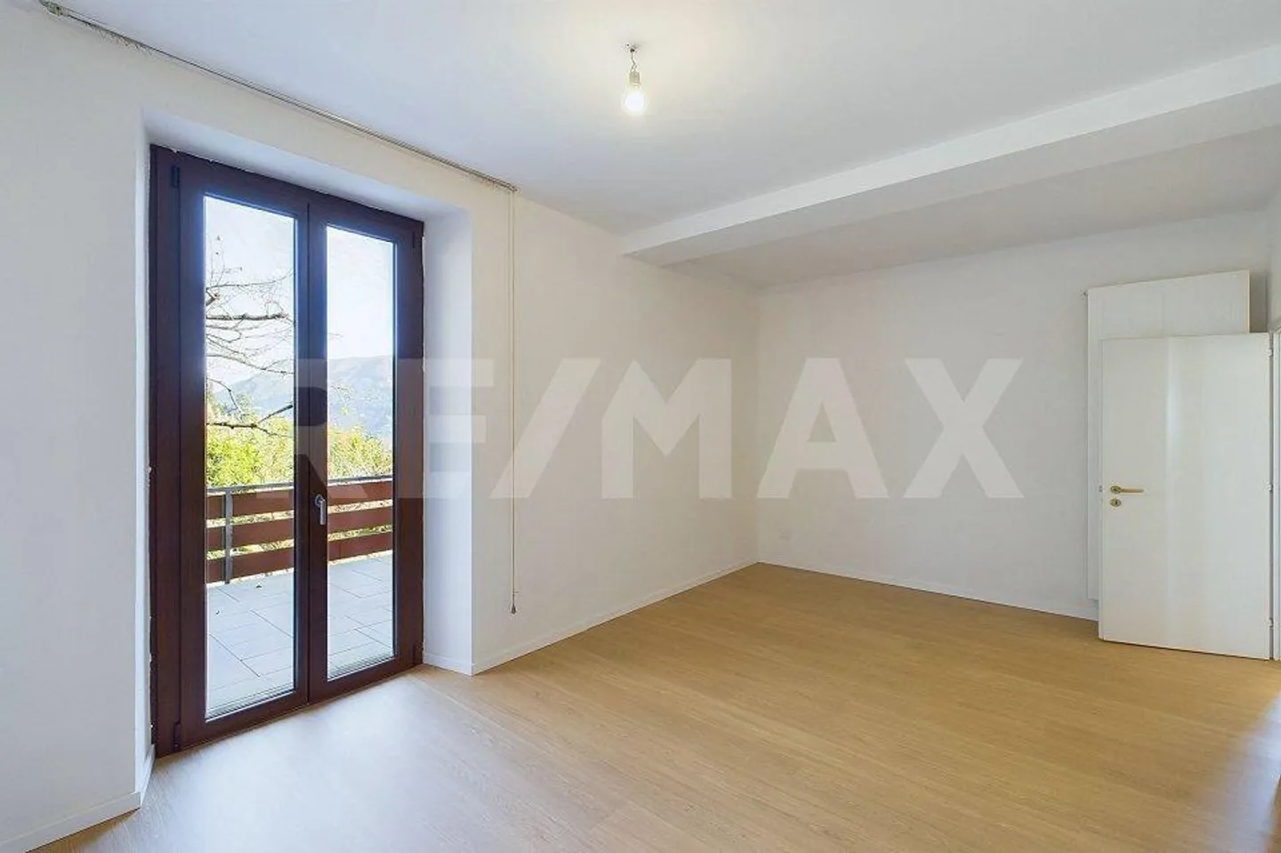 Appartamento 3½ con vista lago in mansarda con terrazza e giardino - Foto 13 di 13