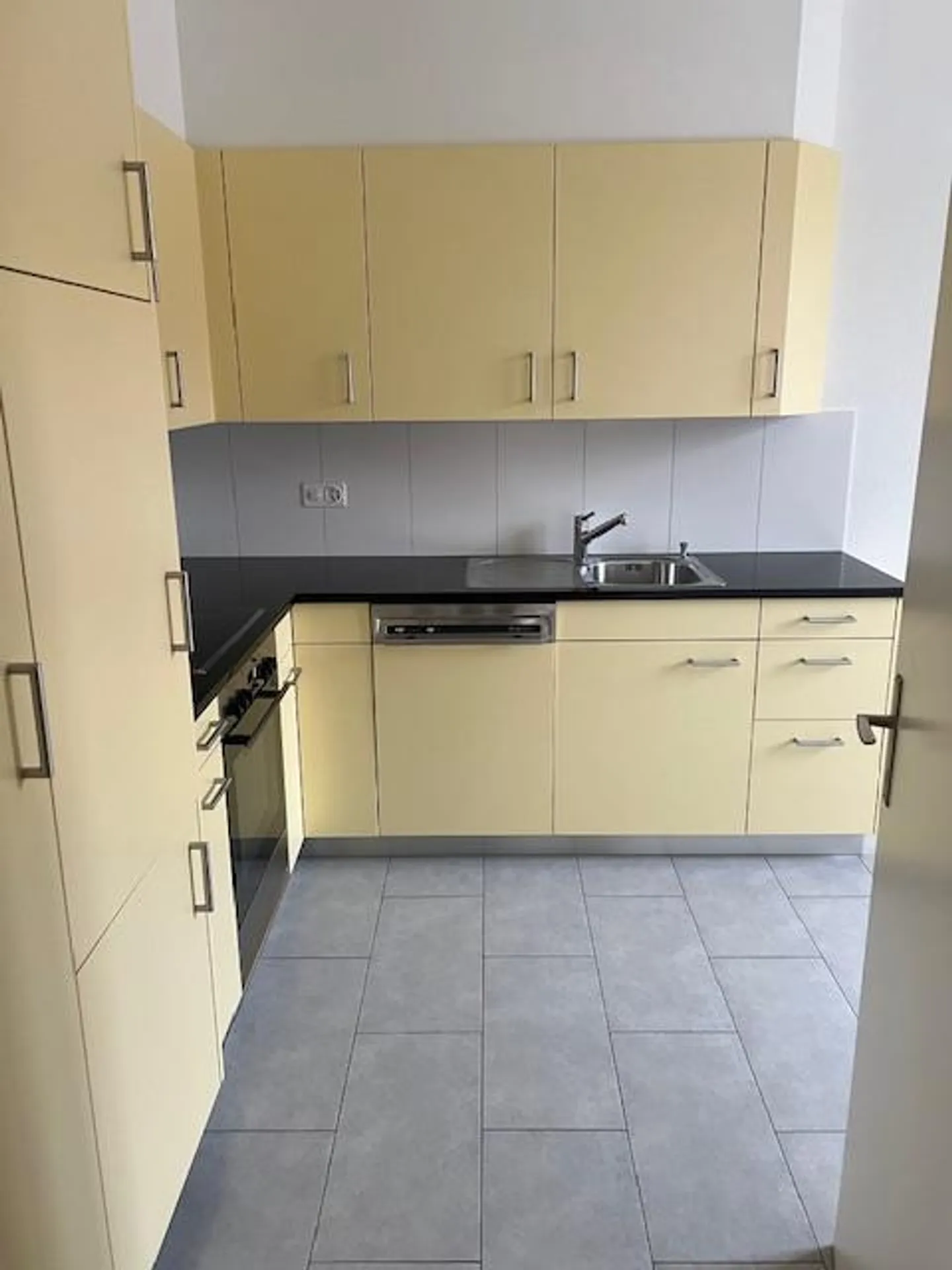 City apartment near the train station - Photo 3 of 10