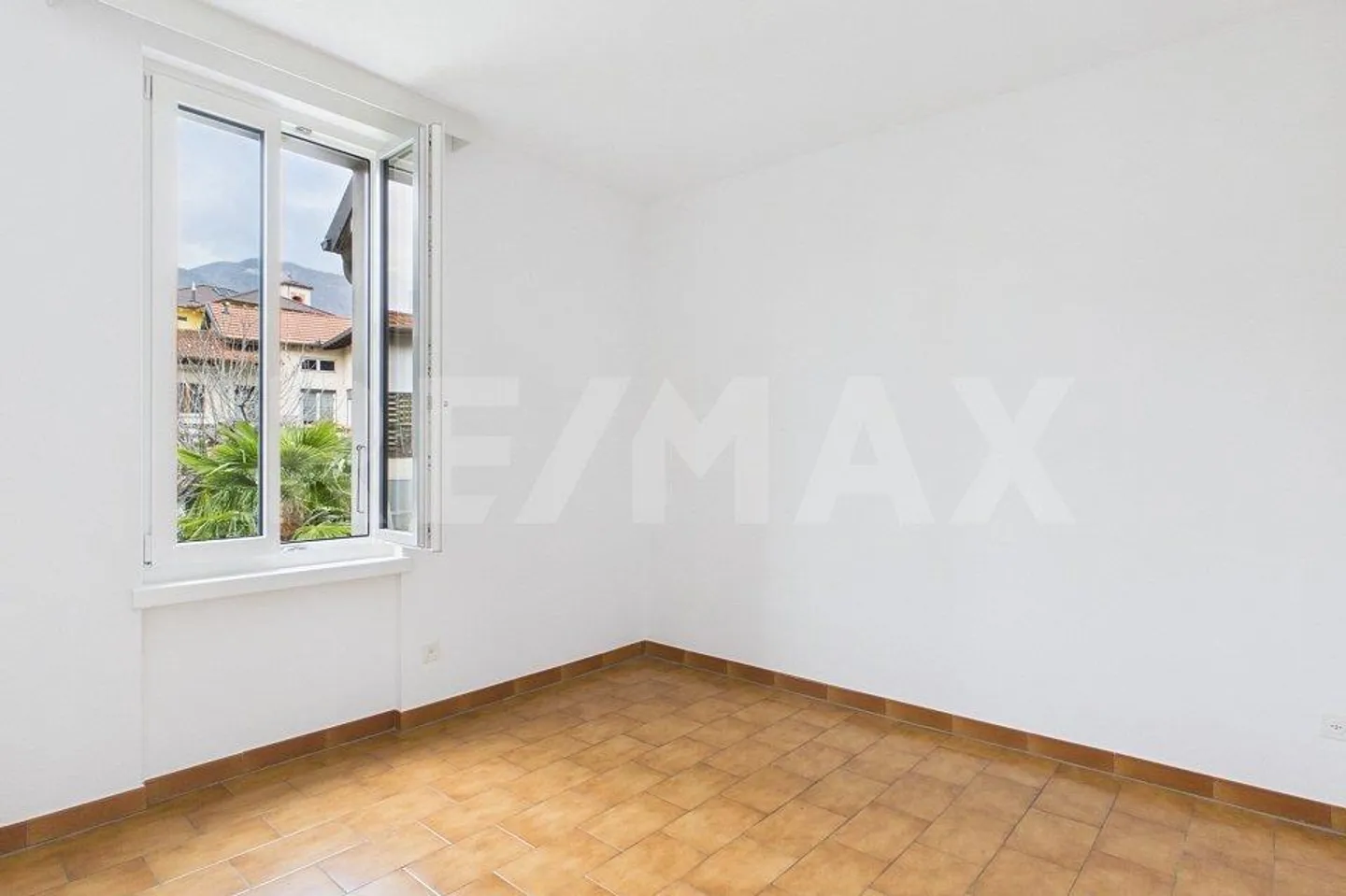 Bright and spacious 4.5 rooms in Coldrerio - Photo 7 of 11