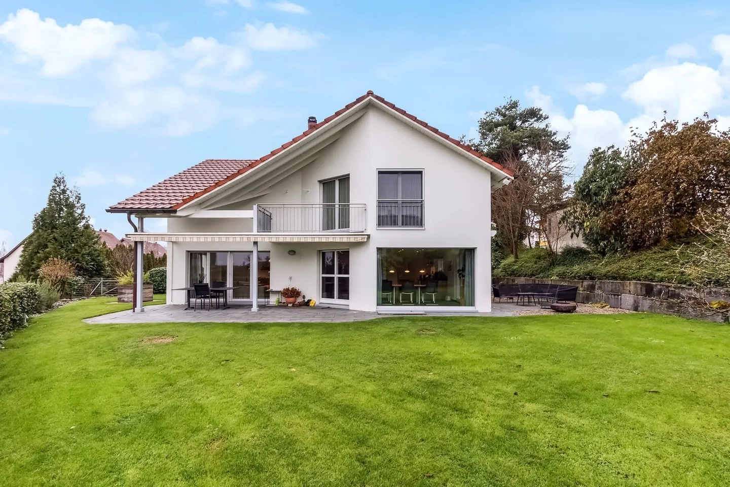 Light-flooded 5 ½ room single-family house for well-being - Photo 1 of 13