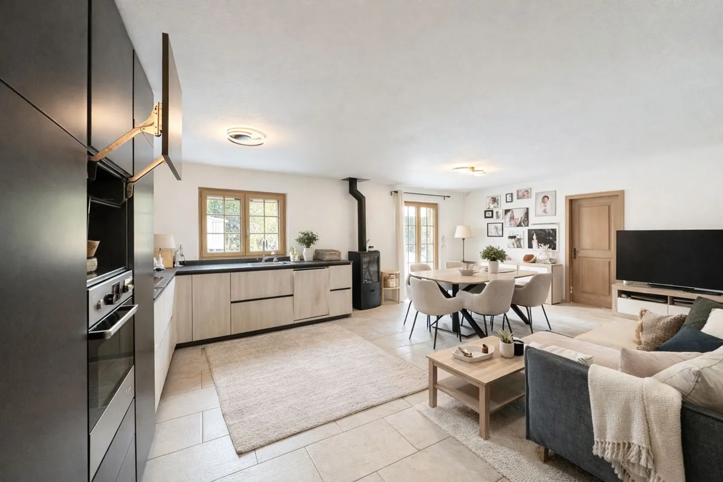 Bel appartement de 4,5 pièces avec grand jardin privé - Photo 2 sur 8