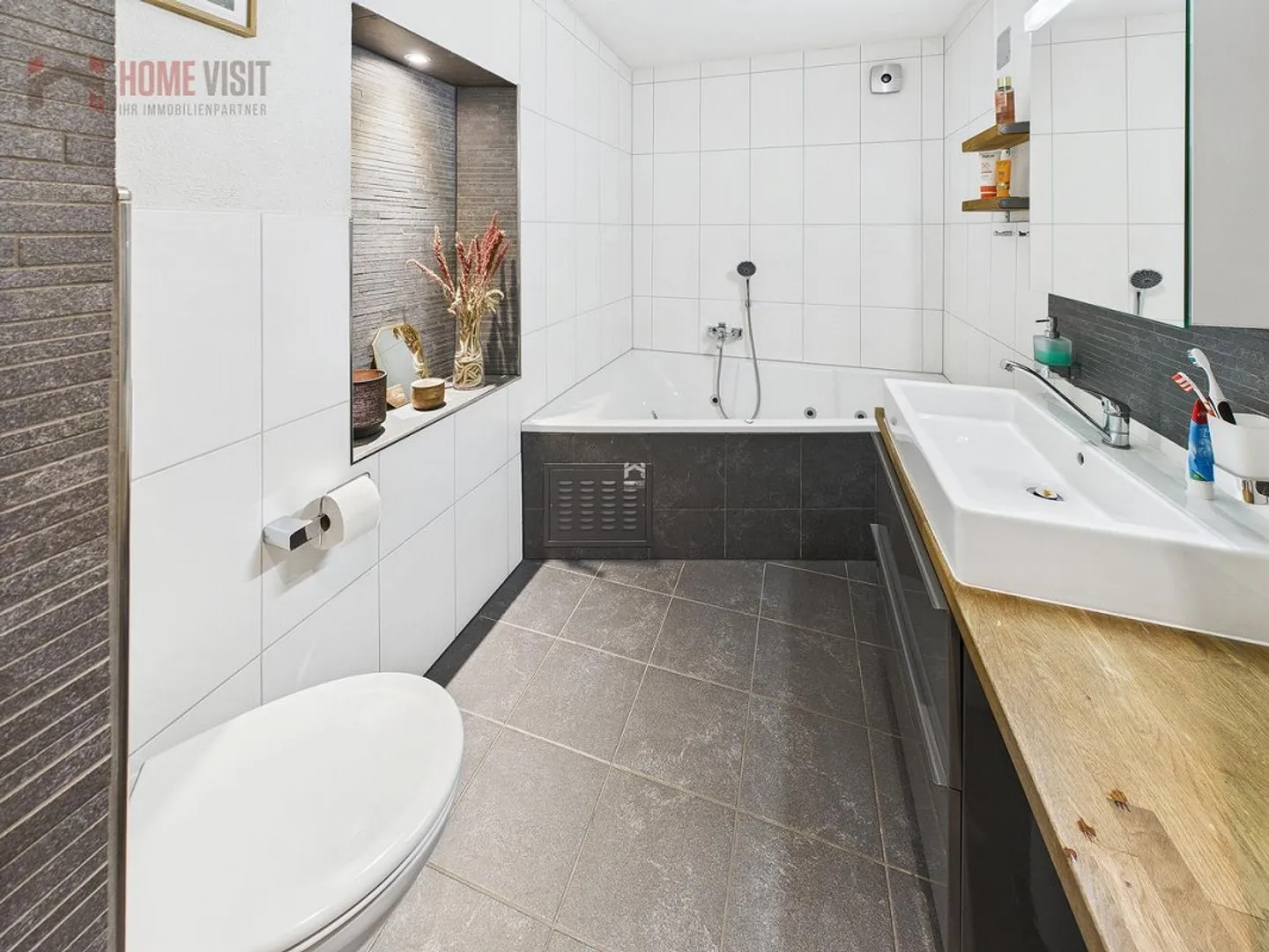 Vivre là où d'autres rêvent – Appartement de 5,5 pièces avec écurie et pâturage - Photo 9 sur 19