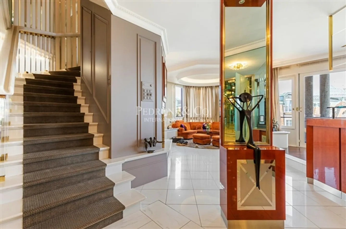 Extraordinary Maisonette on the Quays with Breathtaking Views - Photo 10 of 18