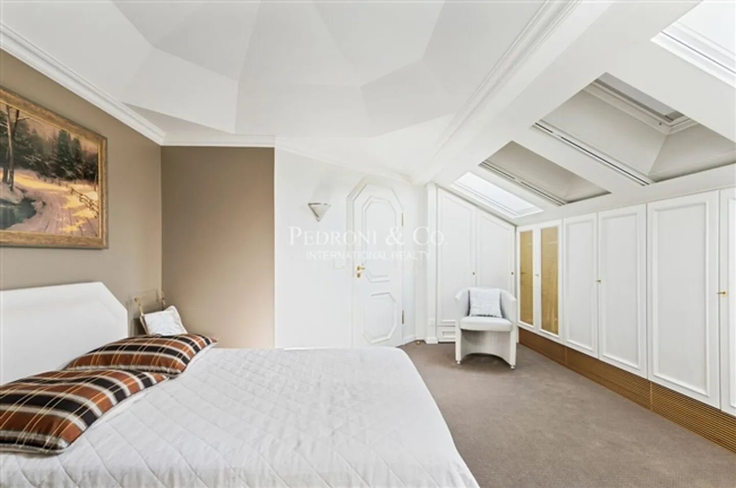 Extraordinary Maisonette on the Quays with Breathtaking Views - Photo 16 of 18