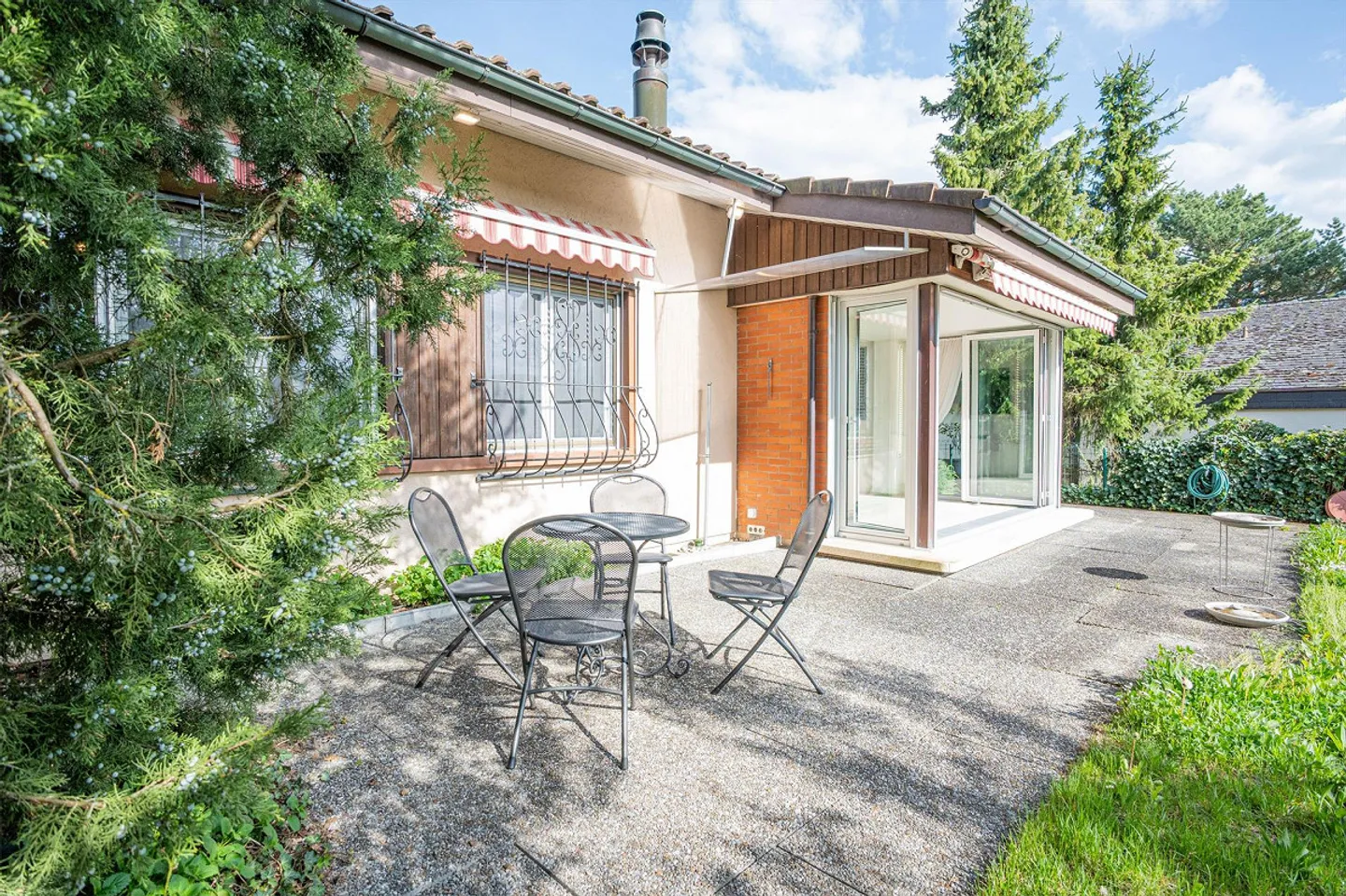 Charmantes Einfamilienhaus mit Garten - Foto 3 von 13