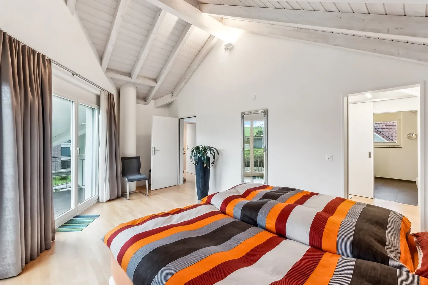 Light-flooded 5 ½ room single-family house for well-being - Photo 7 of 13