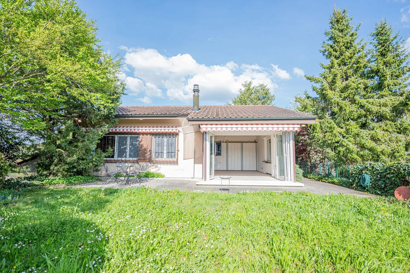 Charmantes Einfamilienhaus mit Garten - Foto 1 von 13