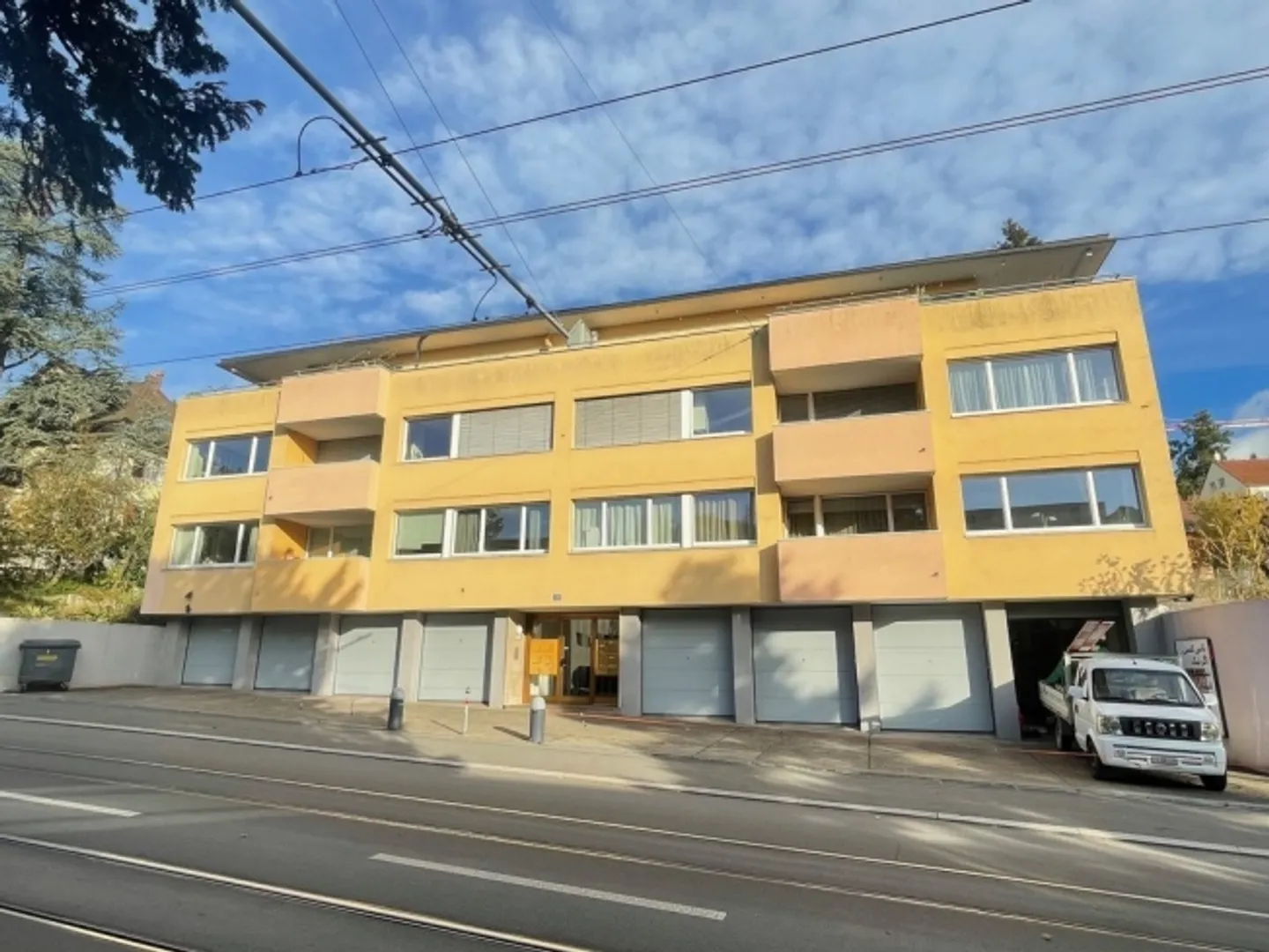 Charmante Attikawohnung mit Terrasse - Foto 1 von 7