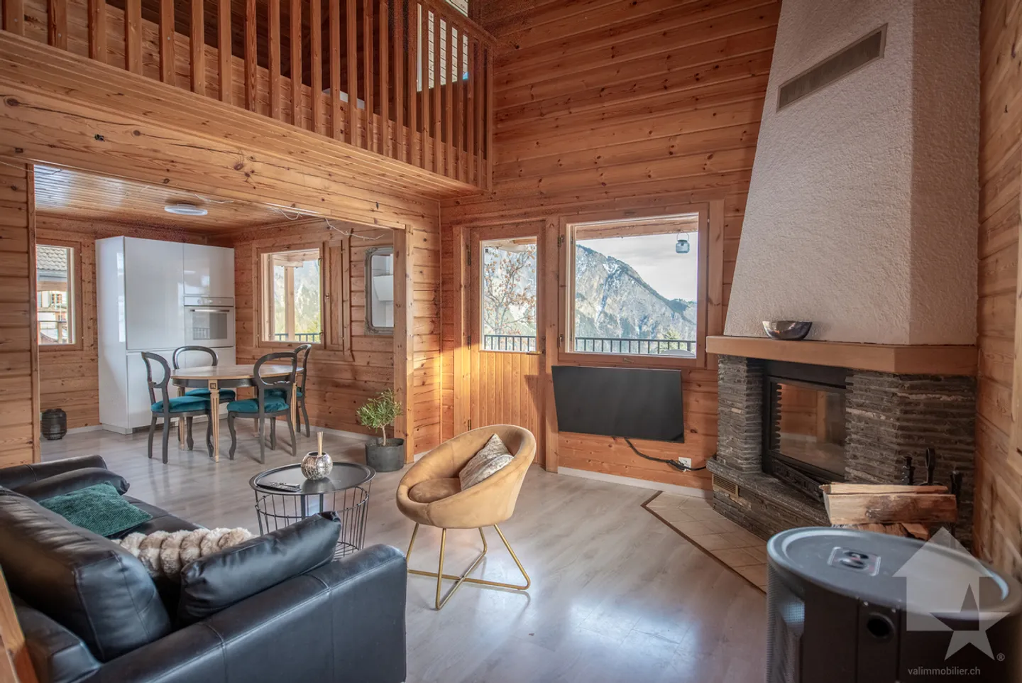 Chalet affascinante di 3,5 camere + soppalco, tranquillo, vista fantastica e soleggiato - Foto 6 di 13