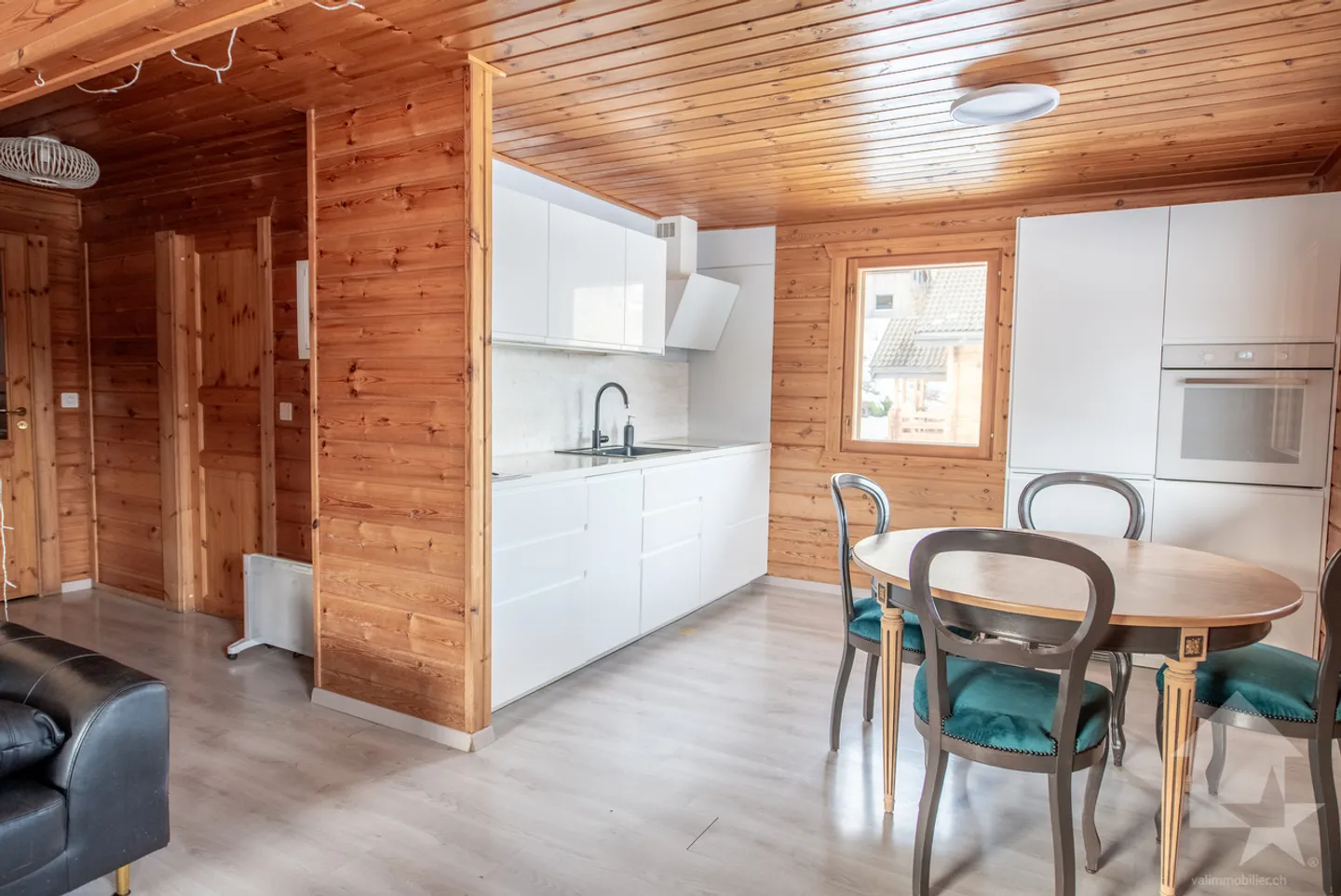 Chalet affascinante di 3,5 camere + soppalco, tranquillo, vista fantastica e soleggiato - Foto 8 di 13