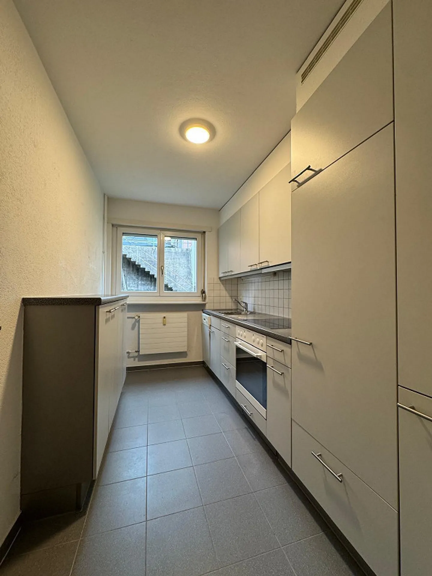 Charming 4-room apartment with balcony and beautiful view in Zolli - Photo 2 of 7