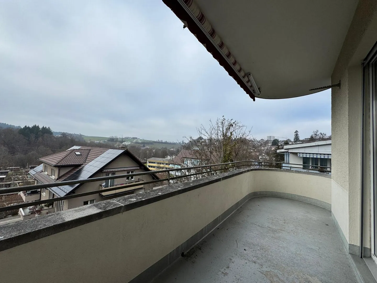 Charming 4-room apartment with balcony and beautiful view in Zolli - Photo 6 of 7