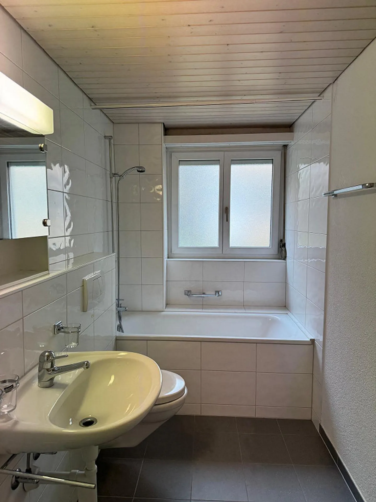 Charming 4-room apartment with balcony and beautiful view in Zolli - Photo 7 of 7