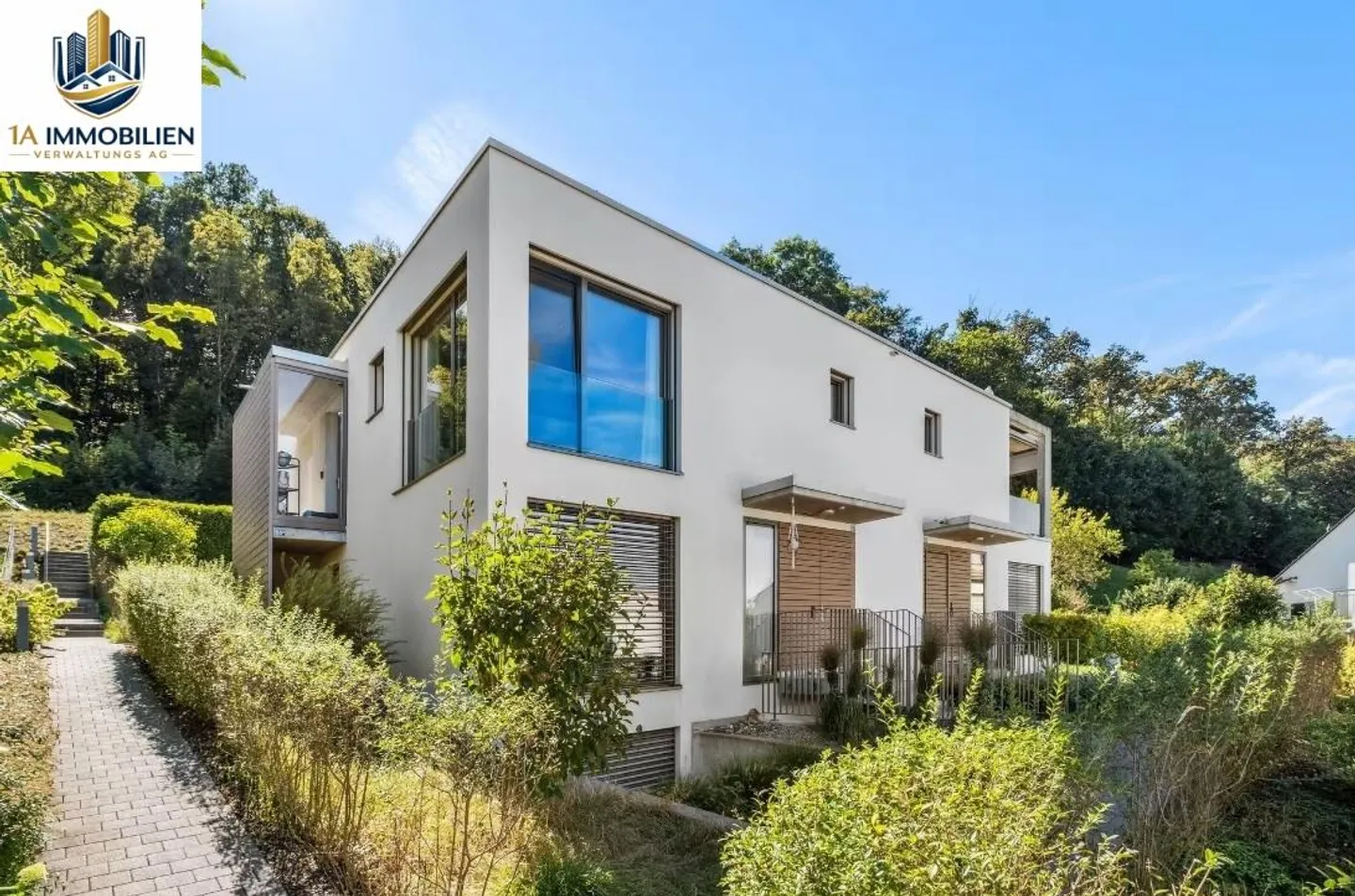 Modernes Apartment mit Balkon - Foto 2 von 9