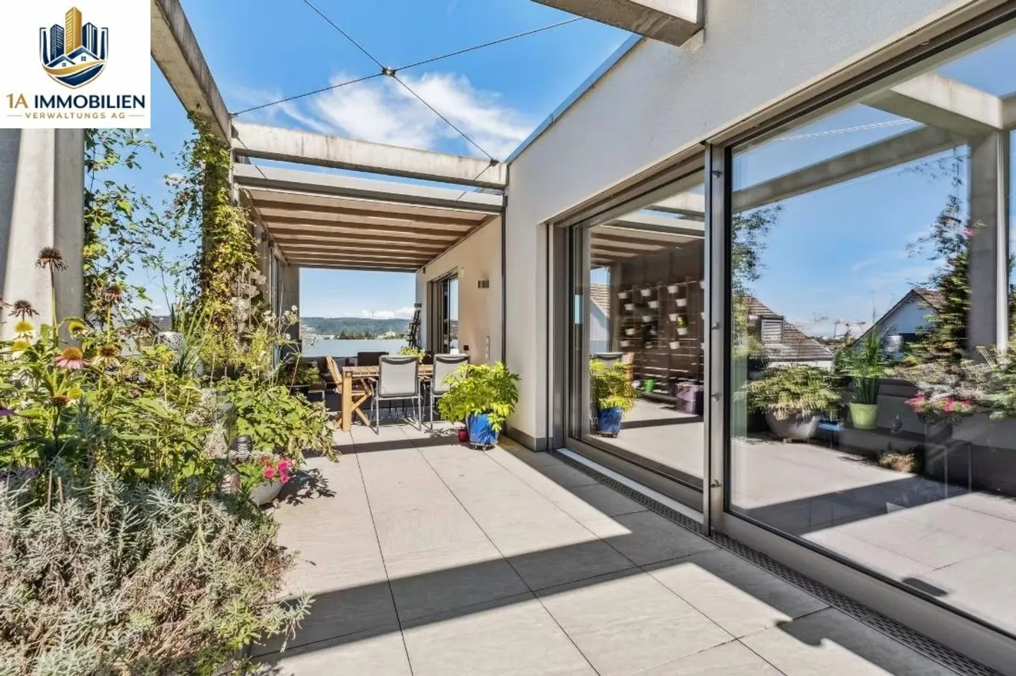 Modernes Apartment mit Balkon - Foto 4 von 9