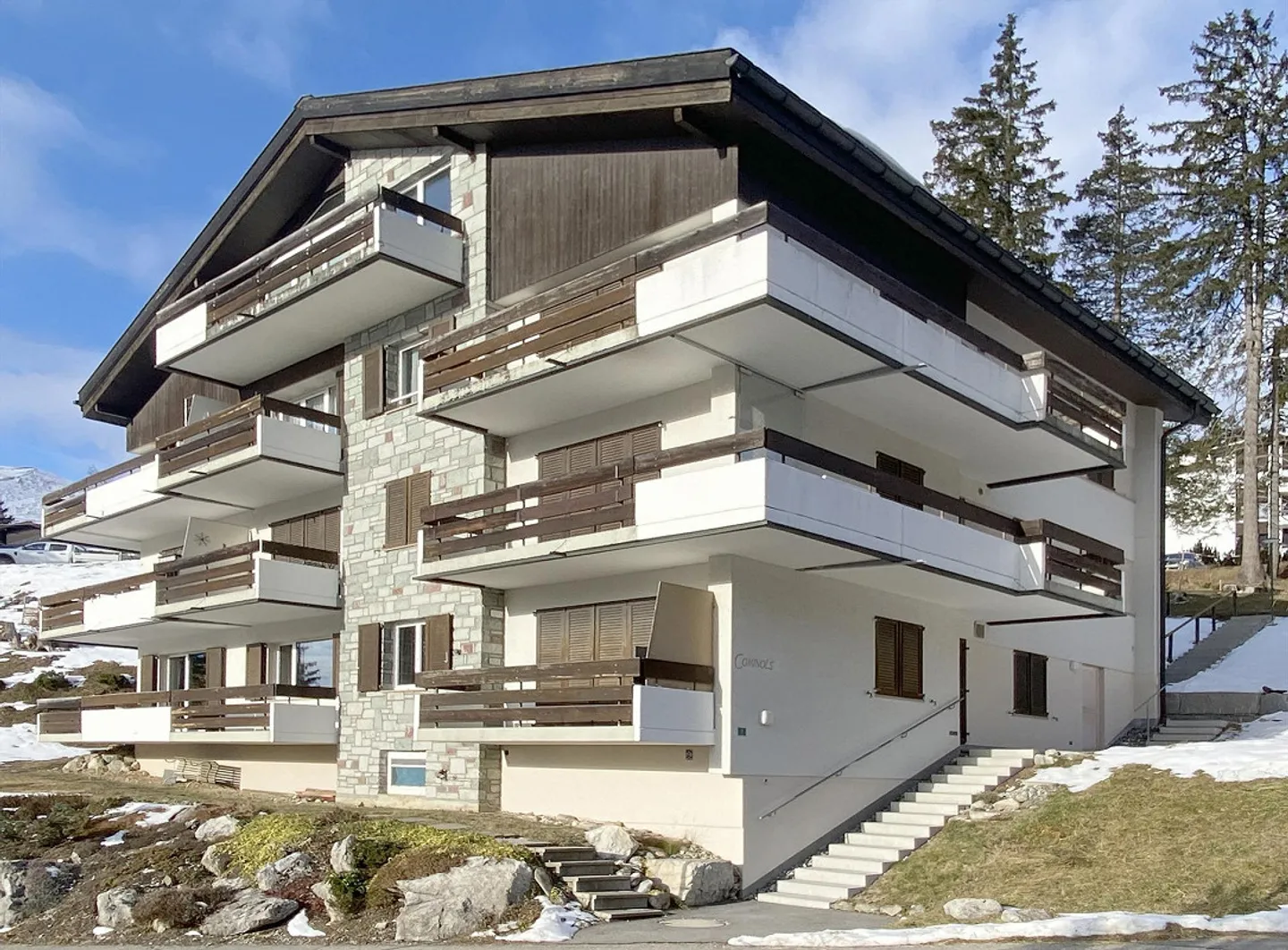 4.5 Room Apartment at Sartonser Hang - Photo 1 of 27