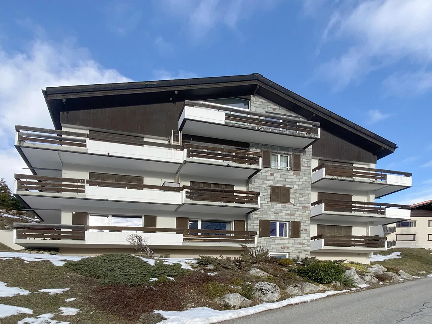 4.5 Room Apartment at Sartonser Hang - Photo 2 of 27