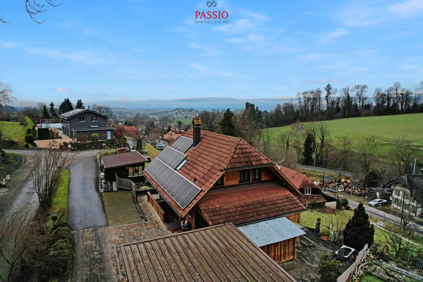 Idylle familiale près de Murten ! Maison individuelle de 4,5 pièces bien entretenue - Photo 2 sur 32