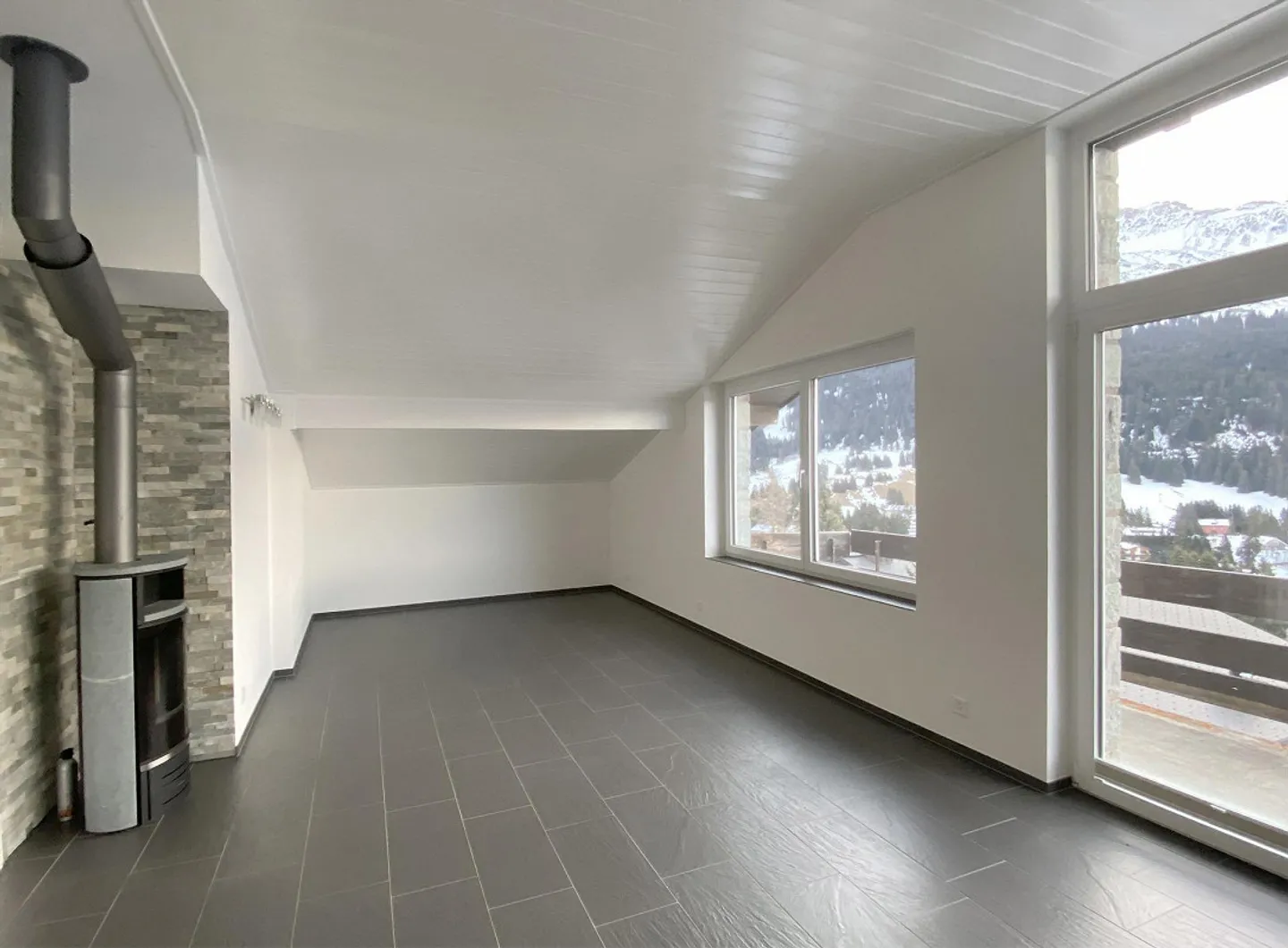 4.5 Room Apartment at Sartonser Hang - Photo 4 of 27