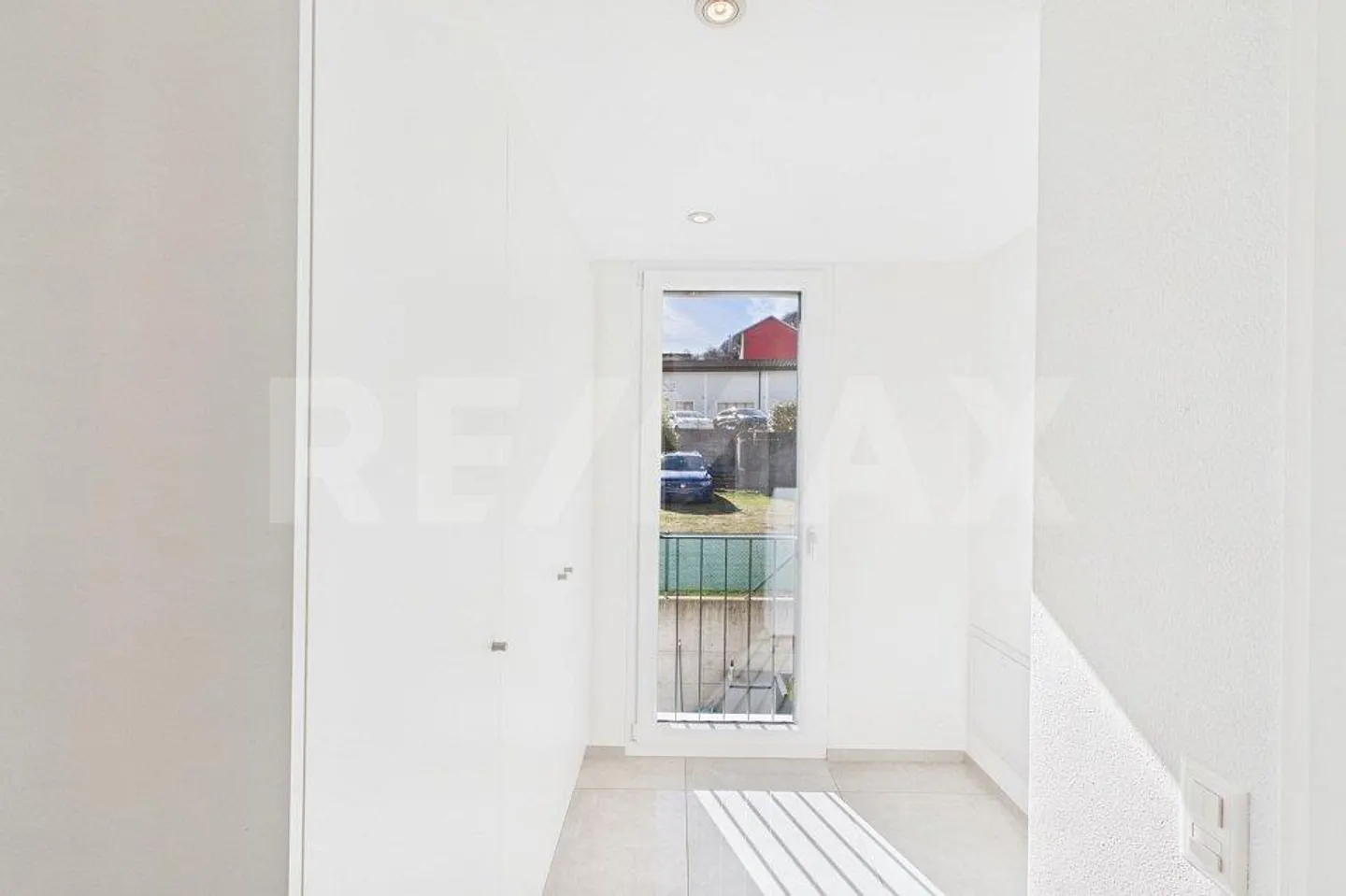 Moderne 4½ Zimmer im obersten Stockwerk - Foto 3 von 13