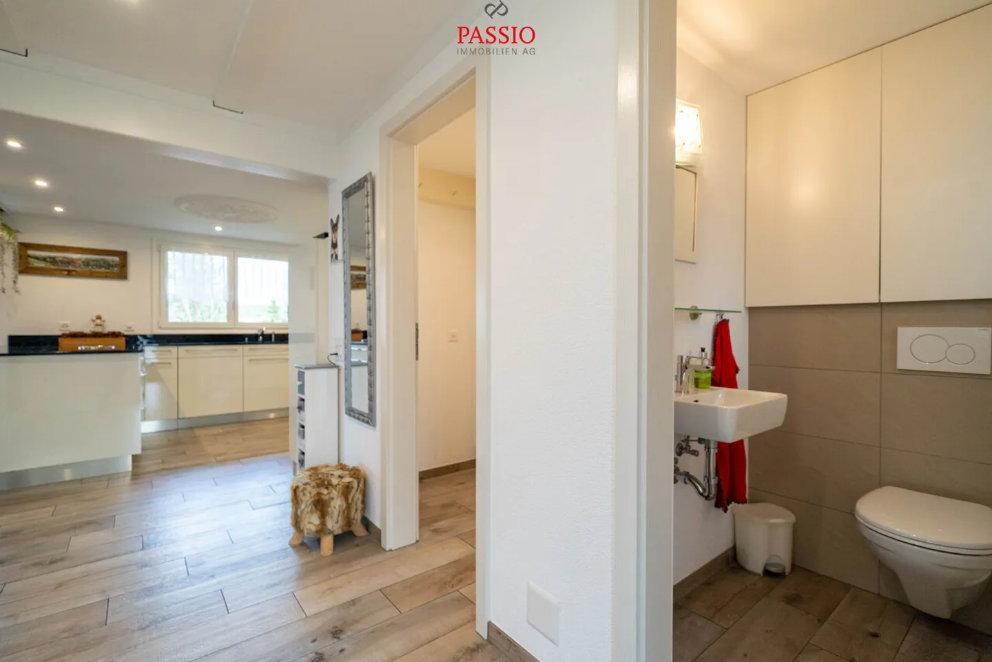 Idylle familiale près de Murten ! Maison individuelle de 4,5 pièces bien entretenue - Photo 4 sur 32