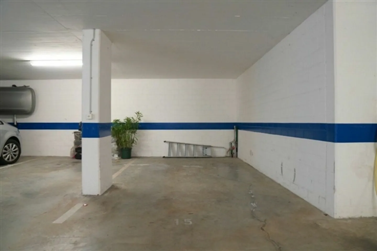 Places de stationnement en sous-sol dans un garage bien entretenu à Weinfelden - Photo 5 sur 6