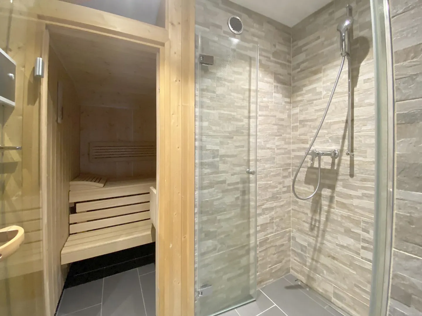 4.5 Room Apartment at Sartonser Hang - Photo 10 of 27