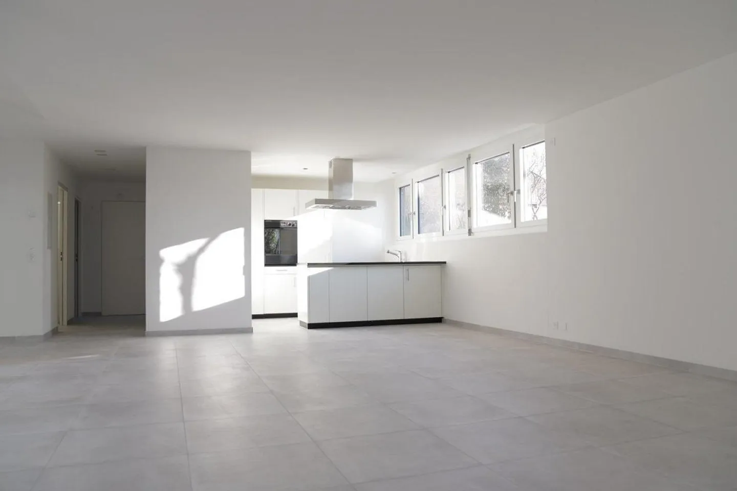 Appartement exclusif de 3,5 pièces avec loggia/espace de détente - Photo 2 sur 7