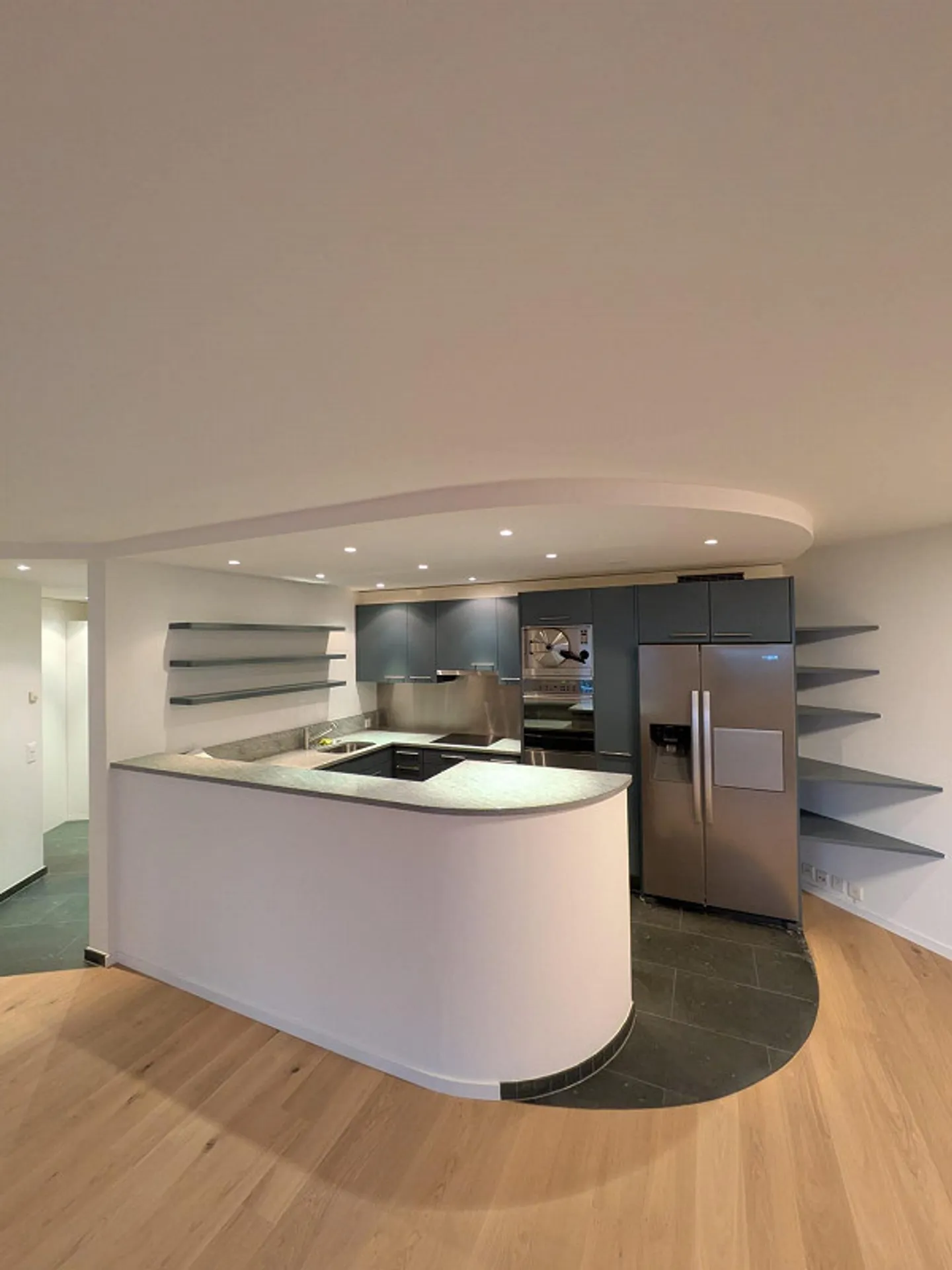 Beautiful 3.5-room apartment in a prime location in Zollikerberg, incl. 2 garage spaces. - Photo 1 of 8