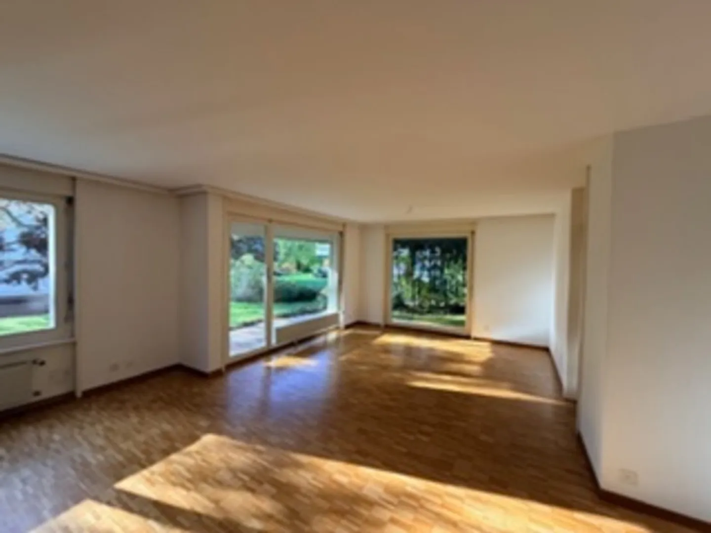 Spacious 4.5 rooms with terrace in St-Sulpice - Photo 3 of 11